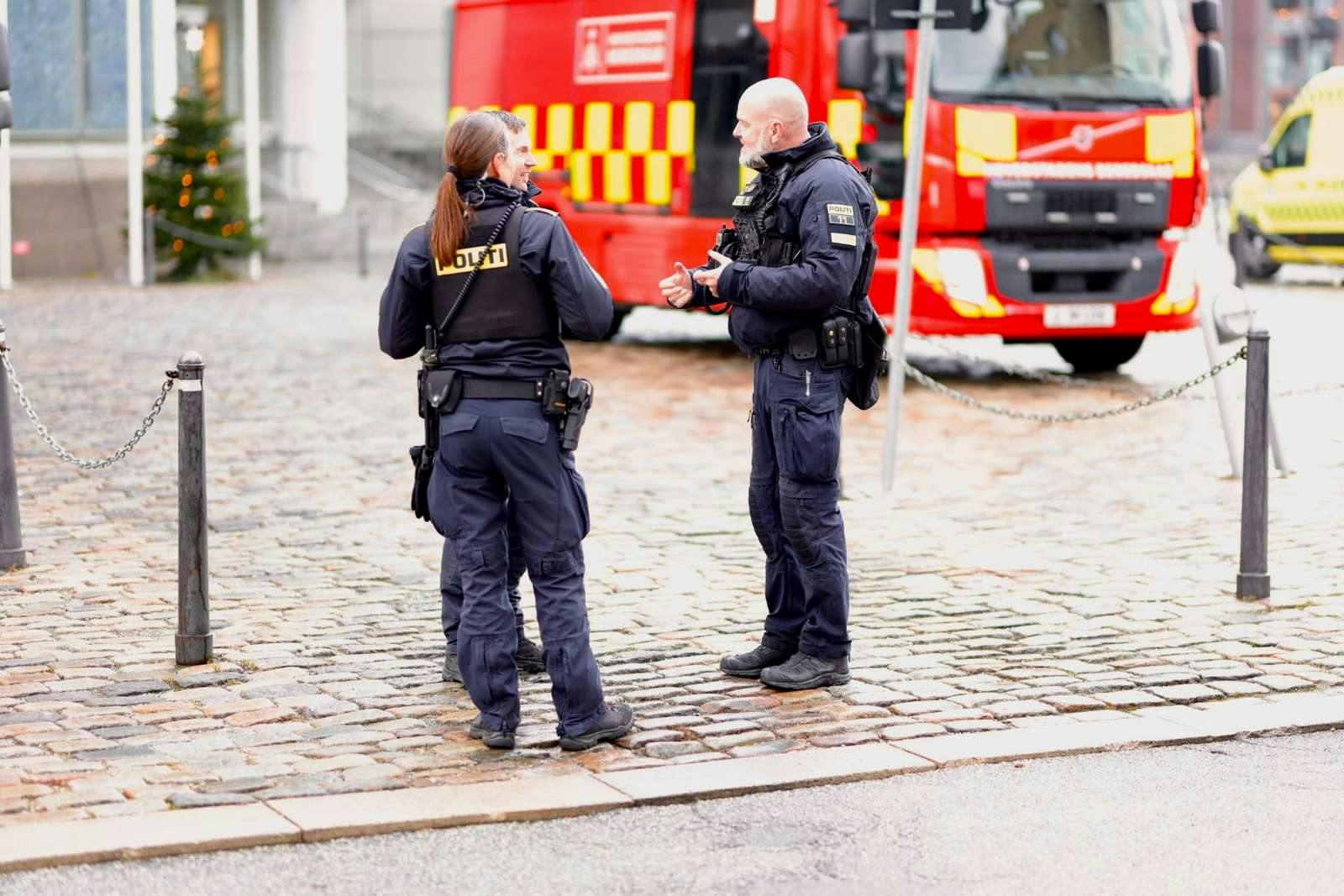 Politiet undersøger fredag formiddag et mistænkeligt forhold ved et stort dansk forsikringsselskab.