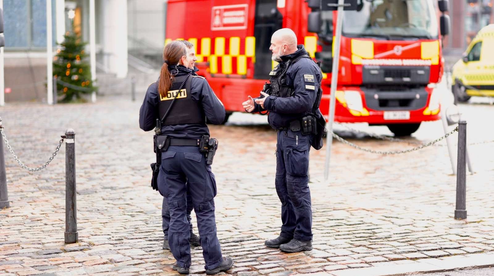 Politiet undersøger fredag formiddag et mistænkeligt forhold ved et stort dansk forsikringsselskab.