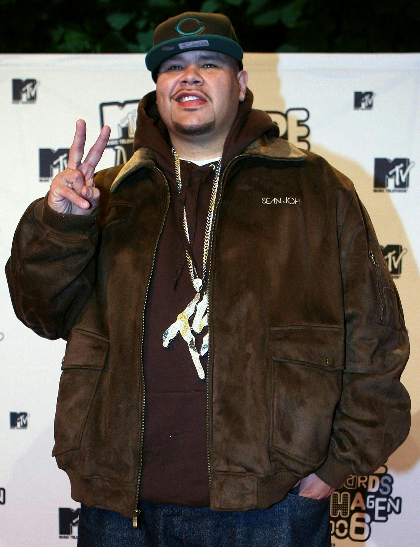 Presenter Fat Joe gestures as he arrives for the 13th Annual MTV Europe Music Awards 2006 show in Bella Center in Copenhagen, November 2, 2006. REUTERS/Alex Grimm (DENMARK)