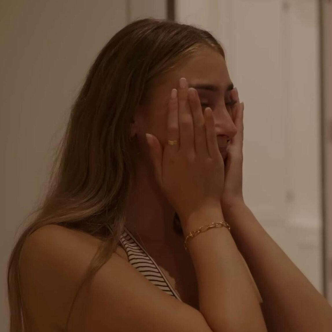 12-12-2024 OnlyFans Star Lily Phillips Breaks Down Moments After Sleeping With 100 Men In A Day Pictured: Lily Phillips PLANET PHOTOS www.planetphotos.co.uk info@planetphotos.co.uk +44 (0)1959 532 227