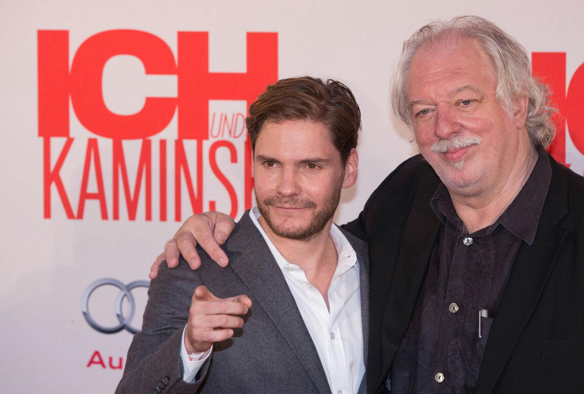 Daniel Brühl (t.v.) og Wolfgang Becker blev begge verdensberømte for kultfilmen om Berlinmurens fald.