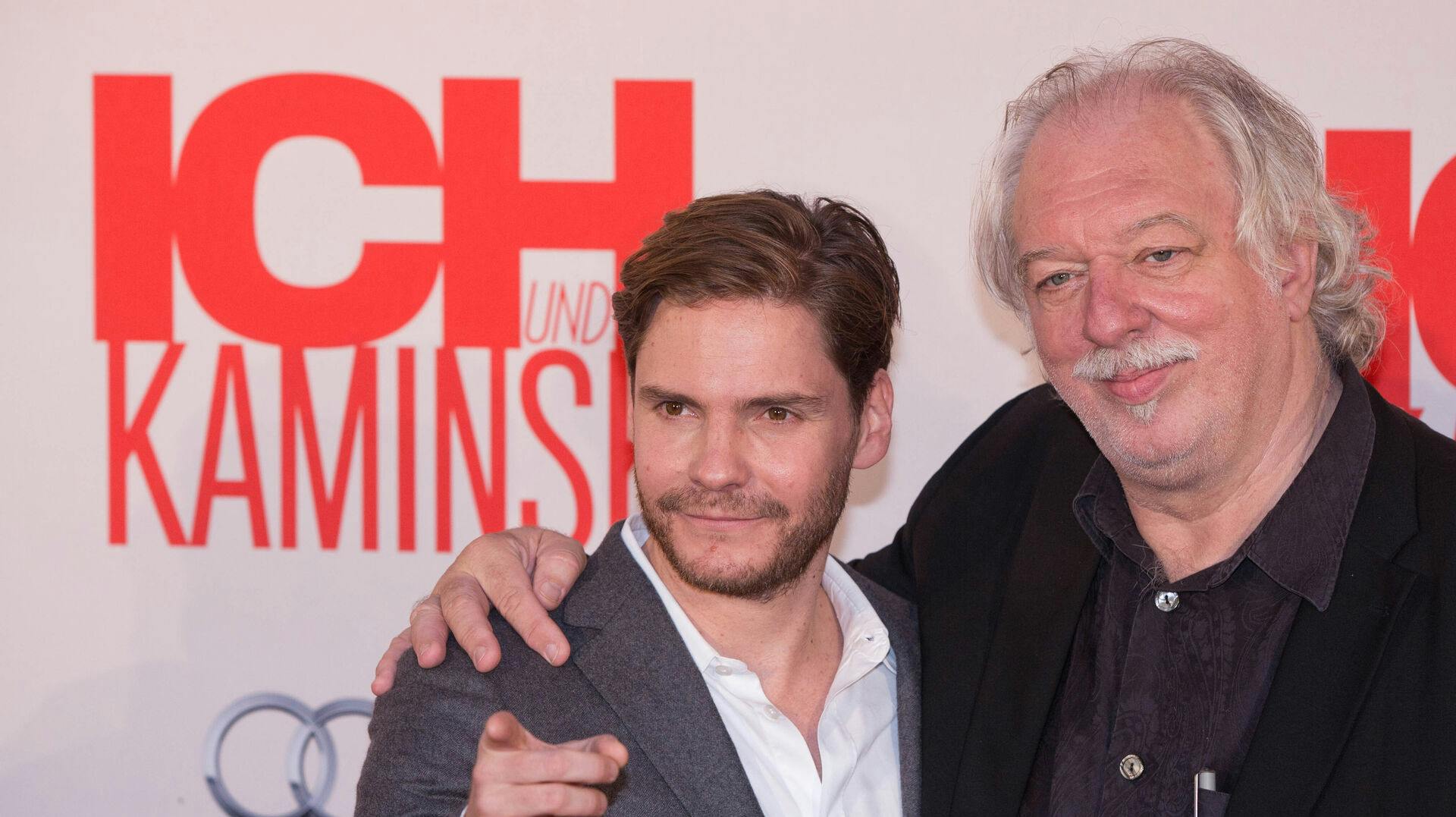 Daniel Brühl (t.v.) og Wolfgang Becker blev begge verdensberømte for kultfilmen om Berlinmurens fald.