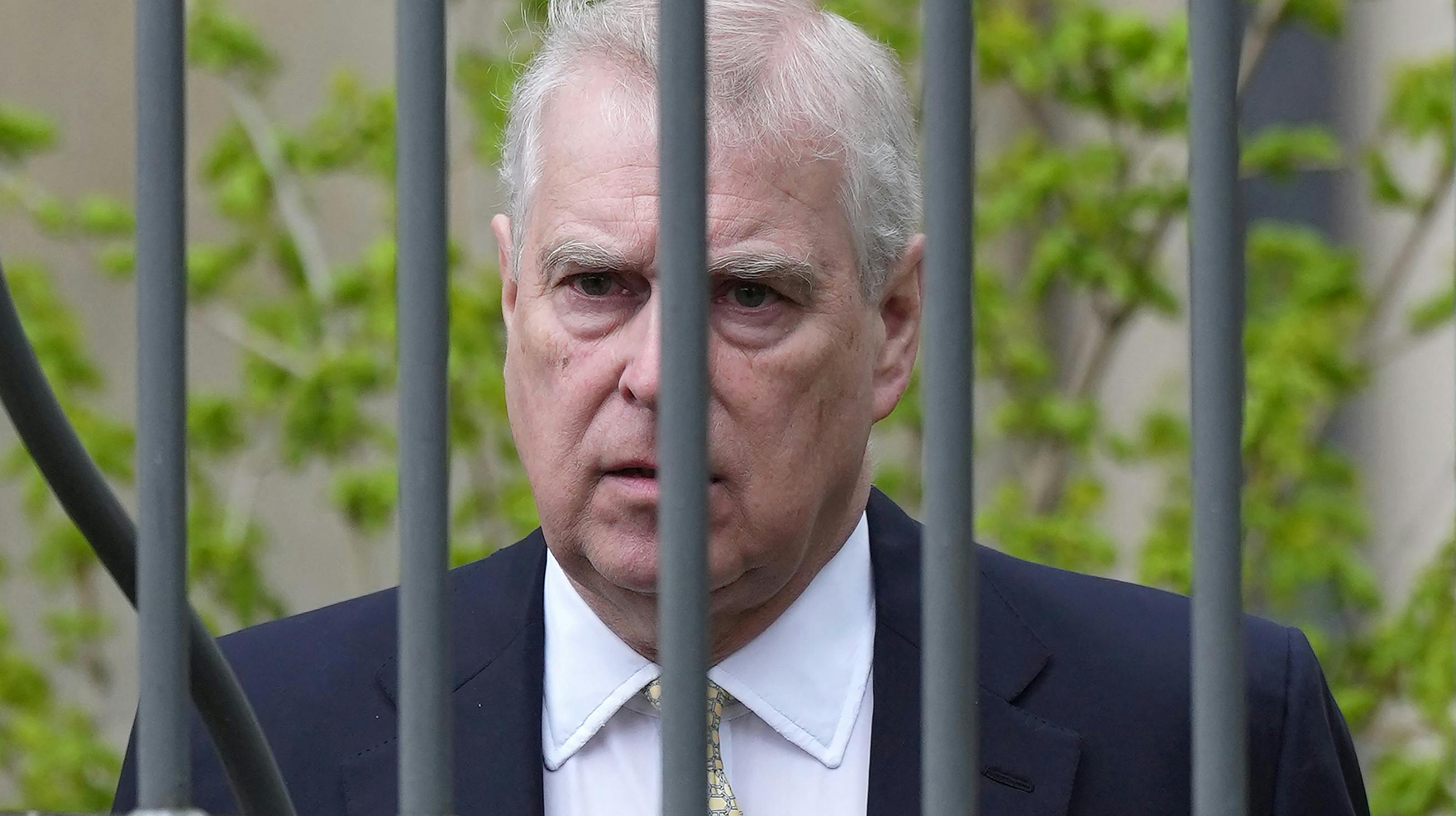 Hvis prins Andrew ikke havde sine royale forbindelser i orden, kunne dette have været hans udsigt i dag. Men indtil videre har ingen af hans mange skandaler sendt ham bag tremmer.
