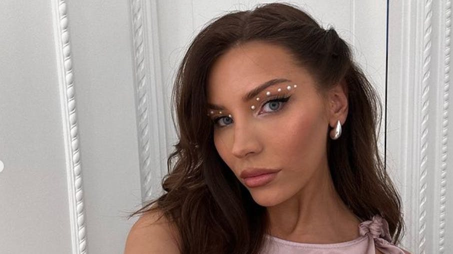 27-årige Nora Haukland har tidligere dannet par med søn af kronprinsesse Mette-Marit, Marius Borg Høiby. Et forhold hun har beskrevet som værende præget af både fysisk og pyskisk vold. 