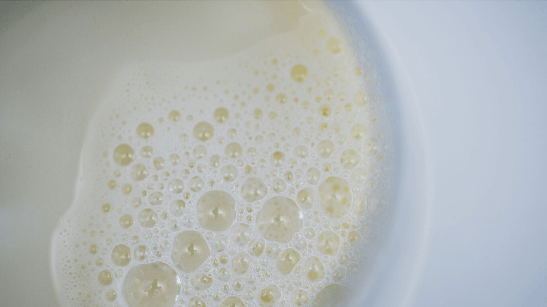 Plantedrikkene er blevet voldsomt populære de seneste år som et alternativ til mælk. Men det kniber med sundheden, mener danske forskere.