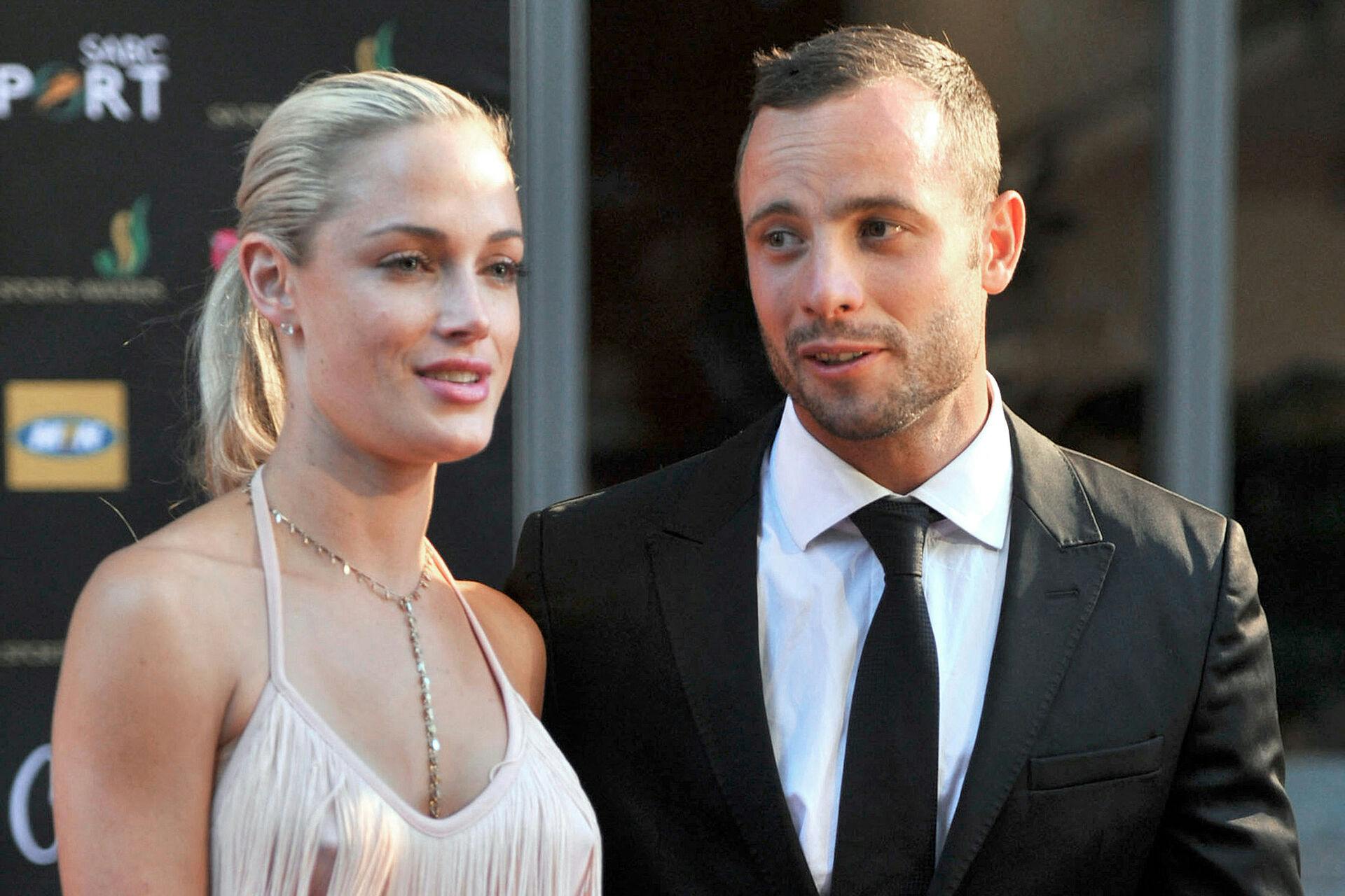 Reeva Steenkamp og Oscar Pistorius fotograferet året før han dræbte hende. 