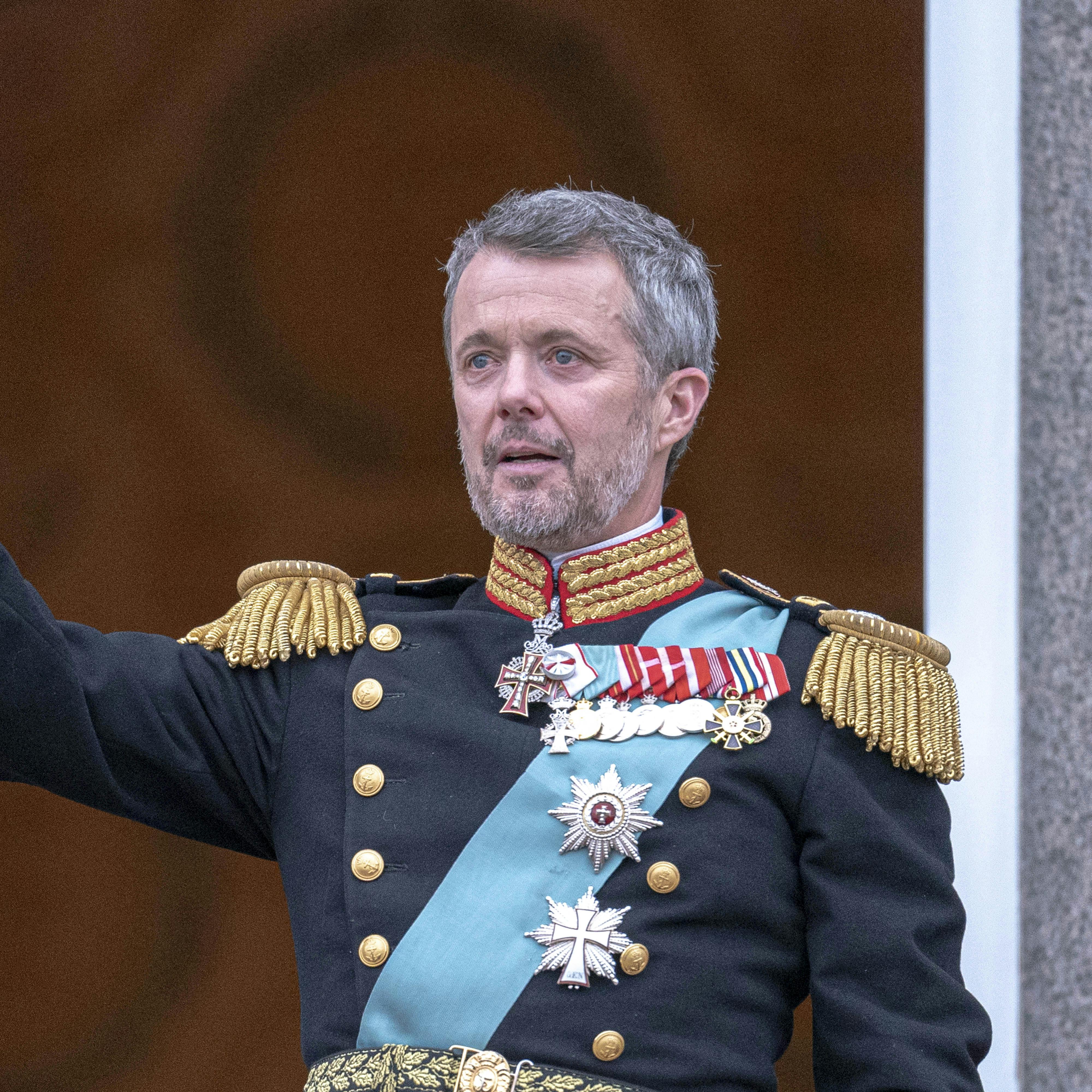 Den 31. december klokken præcis 18.00 taler kong Frederik for første gang til folket i sin nytårstale-