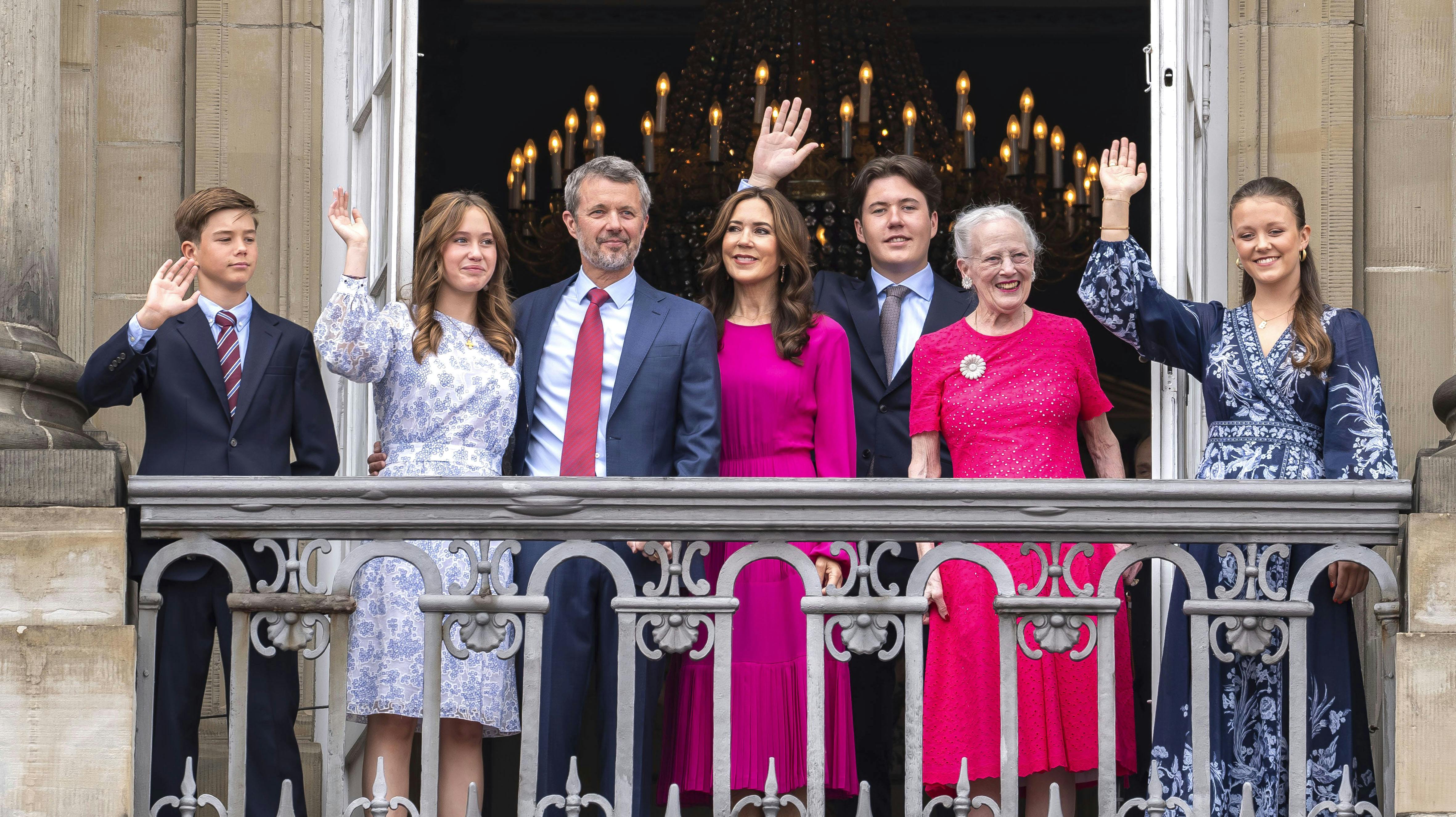 De danske kongelige er blevet misbrugt til at markedsføre to virksomheder, mener Forbrugerombudsmanden.