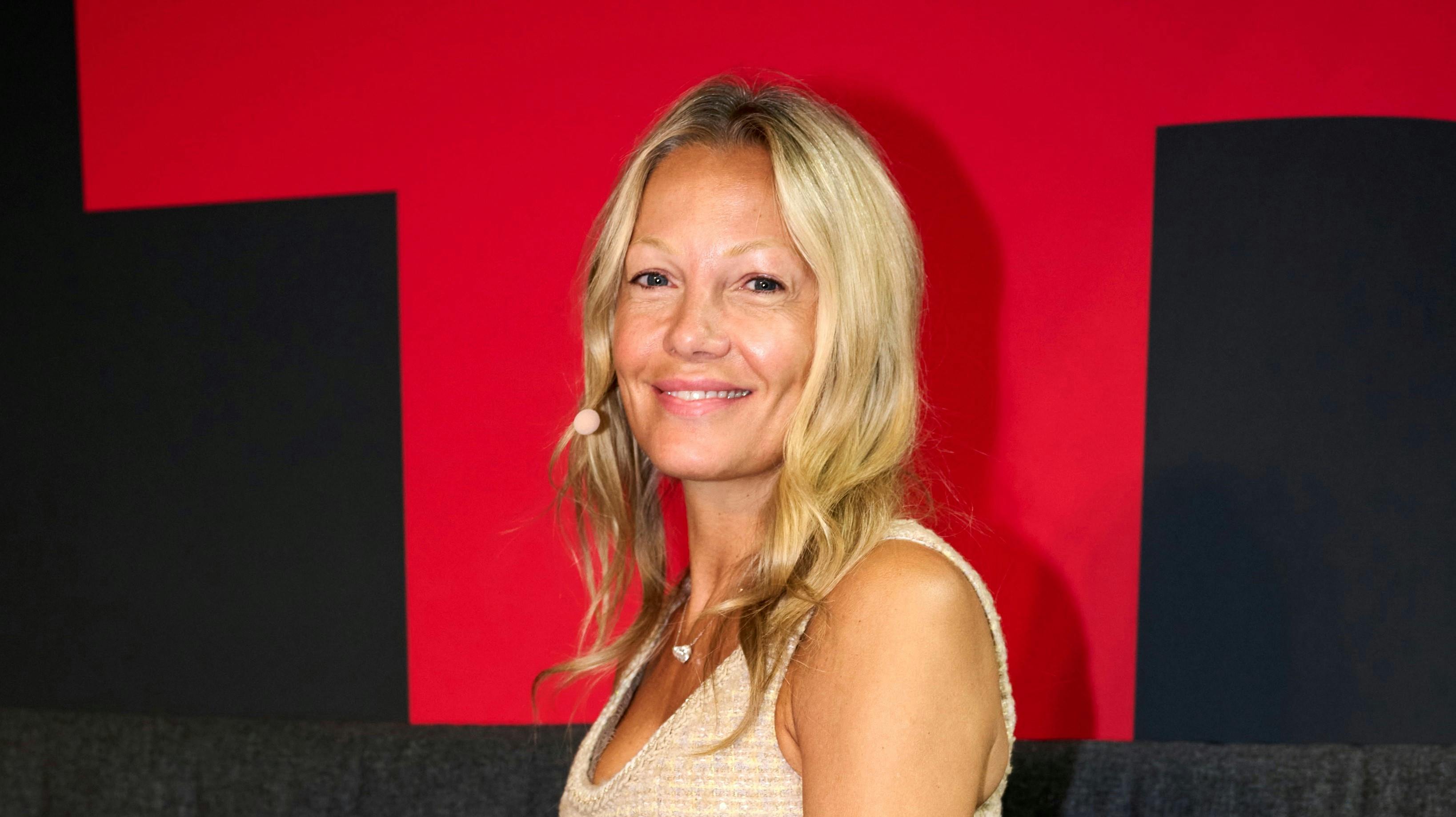 Caroline Fleming har været under kniven for at få lavet sine øjenlåg.