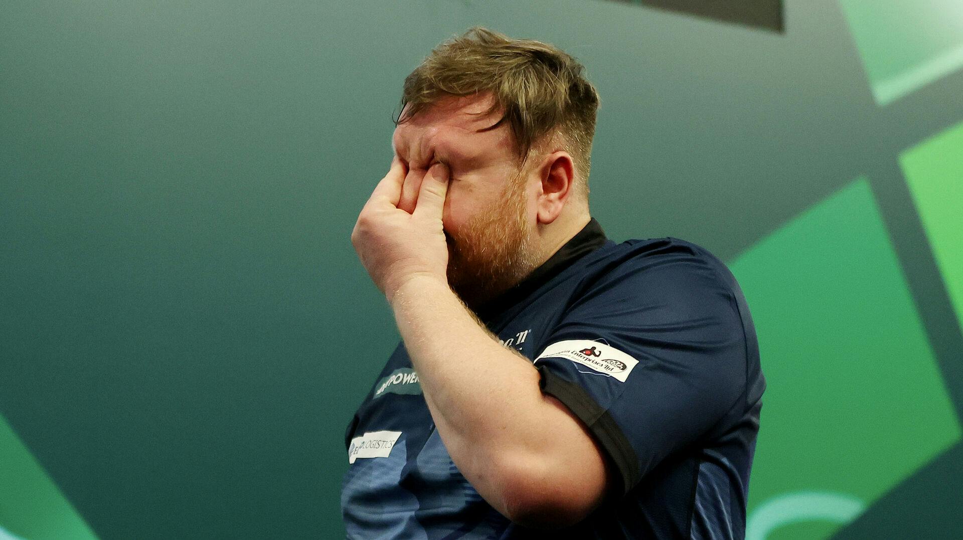 Cameron Menzies røg overraskende ud af VM mandag aften. 
