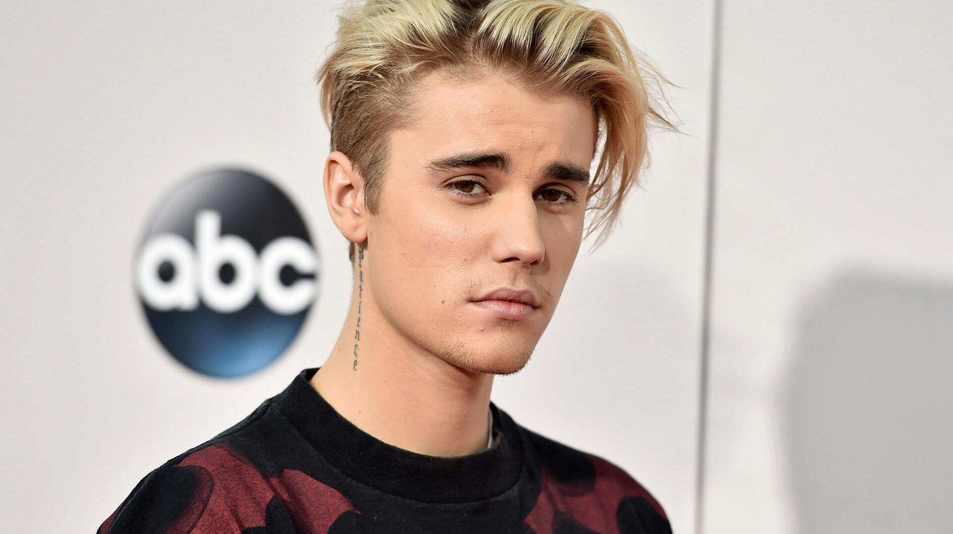 Fans fortsætter med at lede efter spor i dramaet mellem Selena Gomez og Justin Bieber.