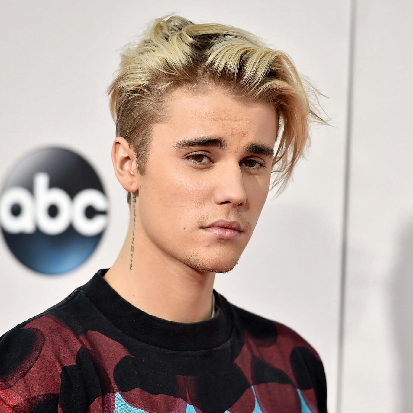 Fans fortsætter med at lede efter spor i dramaet mellem Selena Gomez og Justin Bieber.