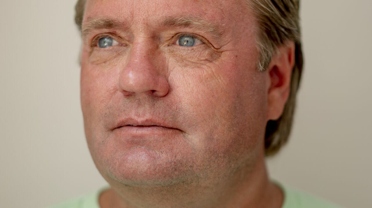 Kandis-forsangeren har tidligere fortalt, at han har tabt sig 15 kilo. Nu kommer han med ny bog sammen med sundhedseksperten, Bente Klarlund.