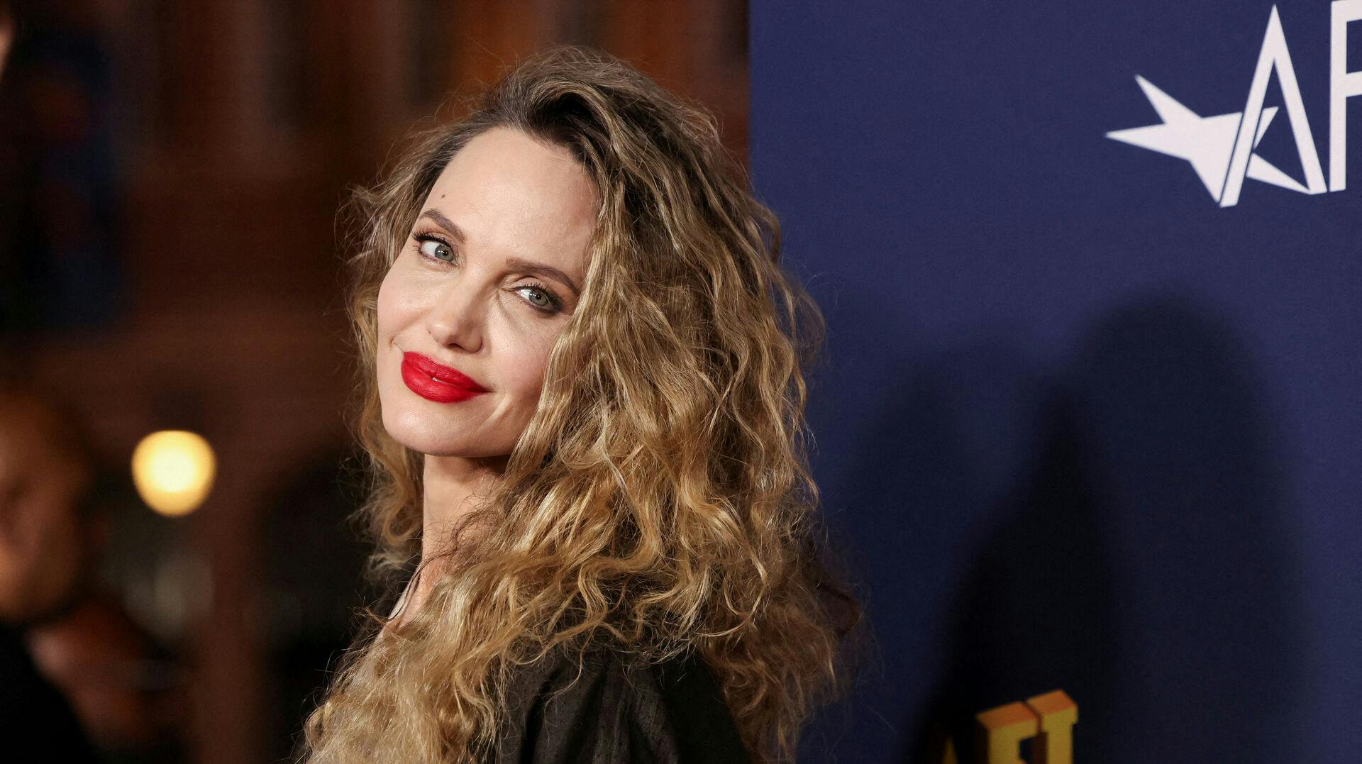 Det er ikke alle fans, der er begejstrede for Angelina Jolies seneste magasinforside.