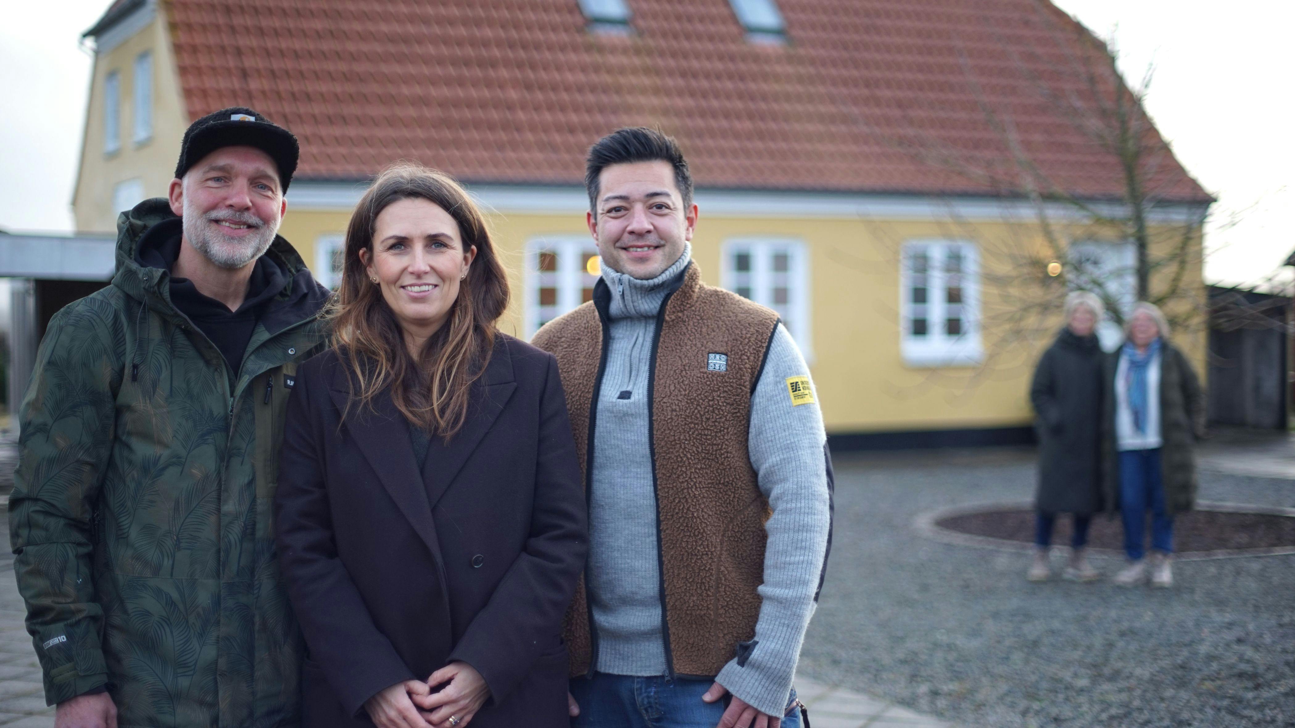 Line Franck, Dennis Lindequist og Kalle Thesbjerg hjælper danske familier med at forvandle deres hjem, så de forhåbentlig kan få dem solgt.&nbsp;