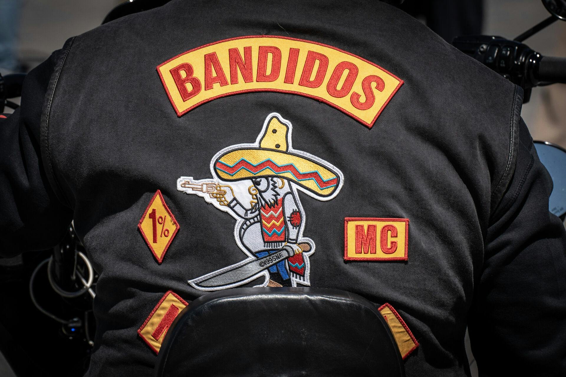 Ifølge politiet kørte de fire mænd blandt andet i formation, så man kunne se de fire mænds rang i den midlertidigt forbudte rockerklub Bandidos MC.