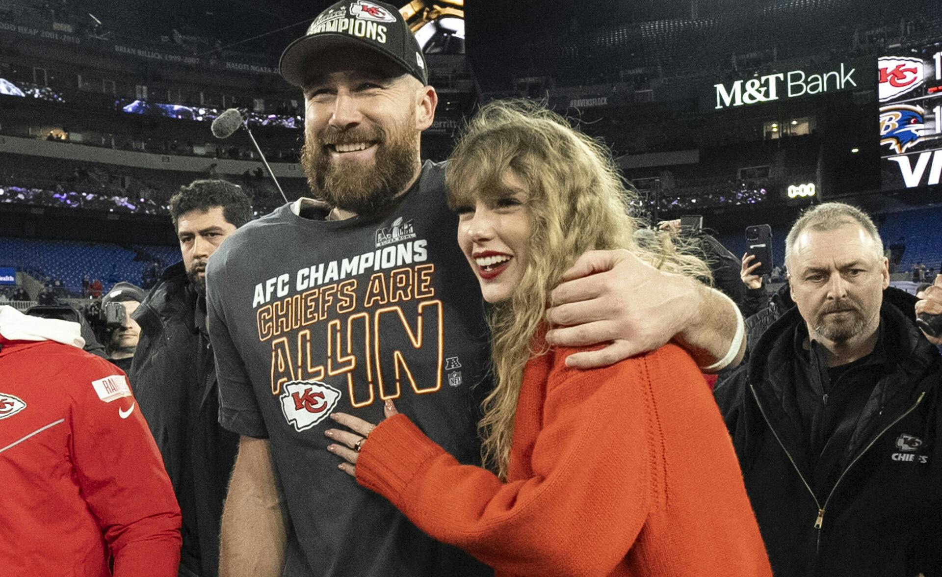 Kansas City Chiefs-stjernen Travis Kelce og popdronningen Taylor Swift er muligvis blevet forlovet, mener fans.