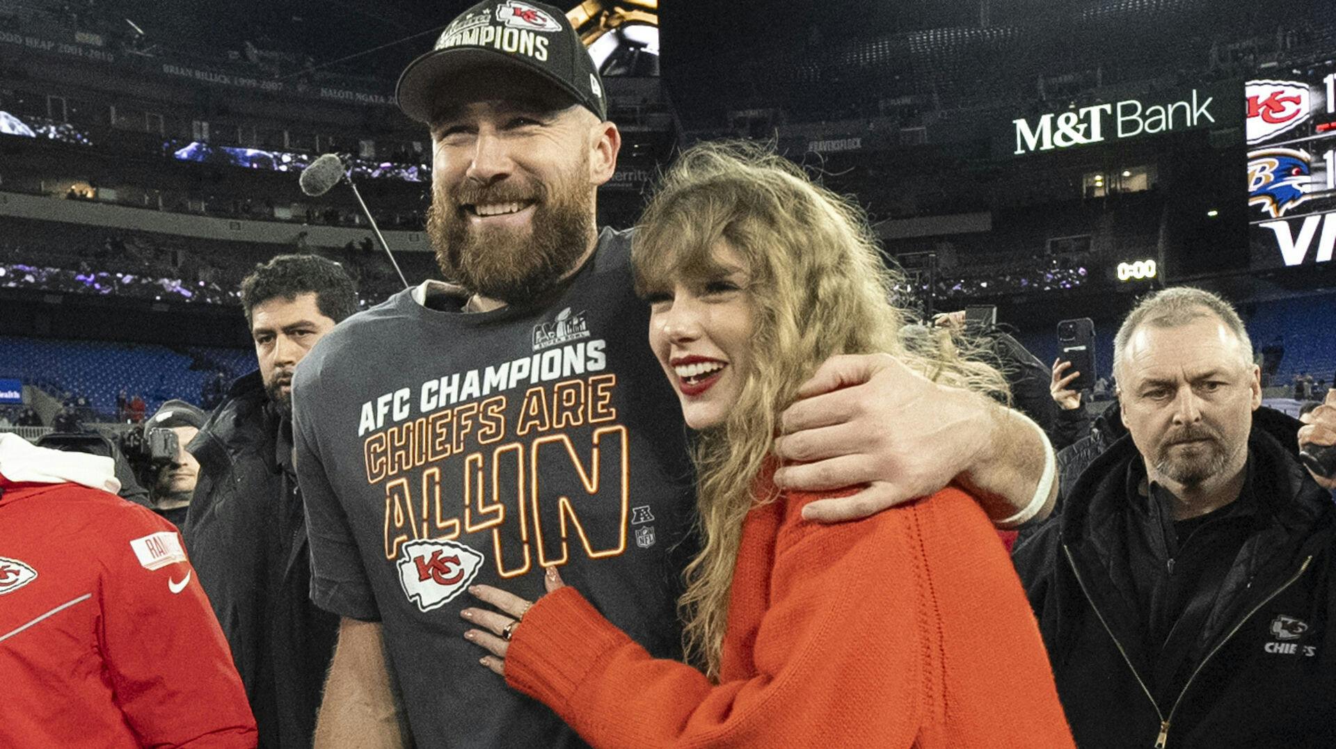 Kansas City Chiefs-stjernen Travis Kelce og popdronningen Taylor Swift er muligvis blevet forlovet, mener fans.