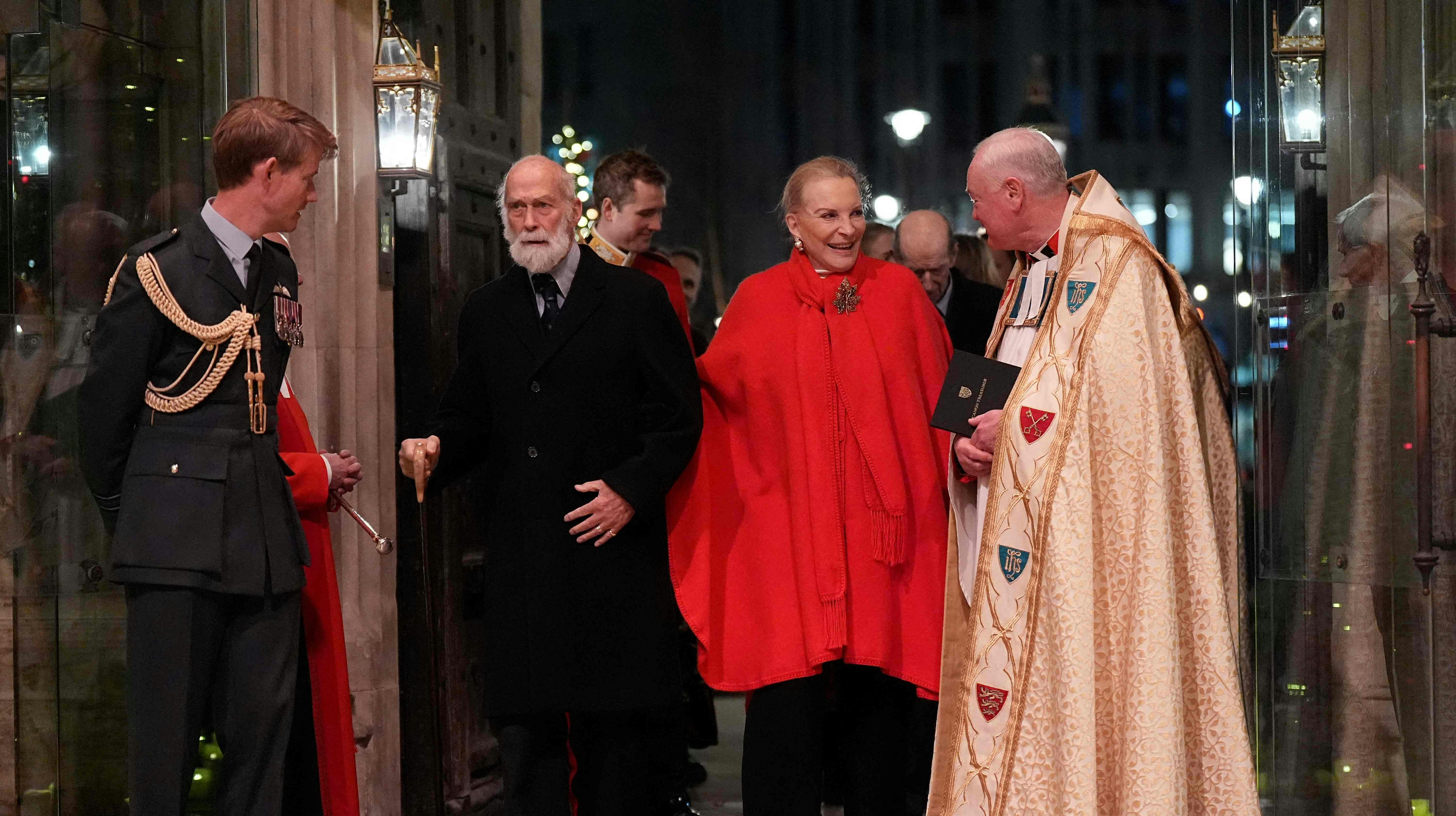 Prinsesse Michael af Kent har brækket begge sine håndled efter et trappestyrt i hjemmet.