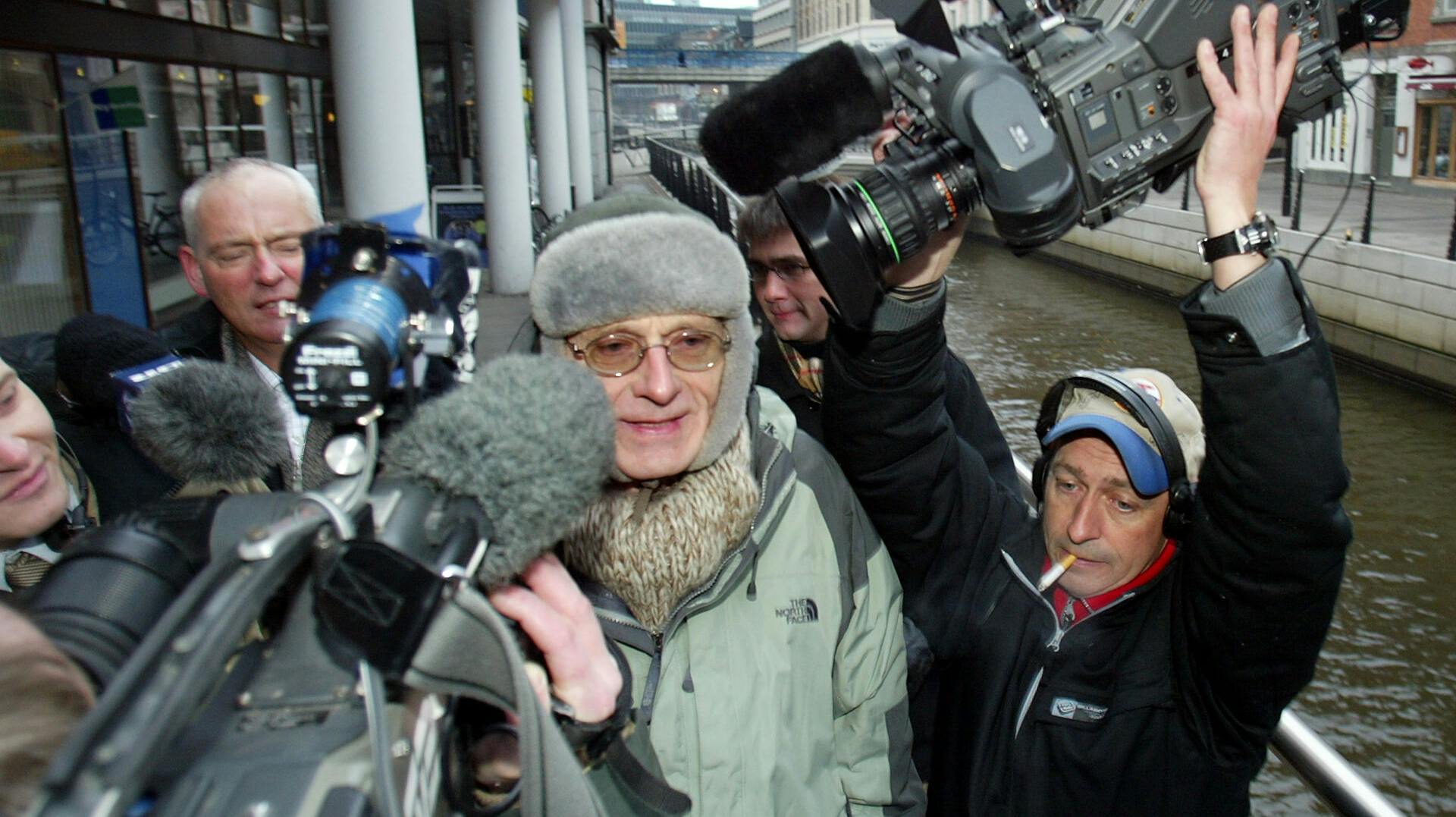 Her ses Tvind-lederen Mogens Amdi Pedersen i 2003 på vej til retten.