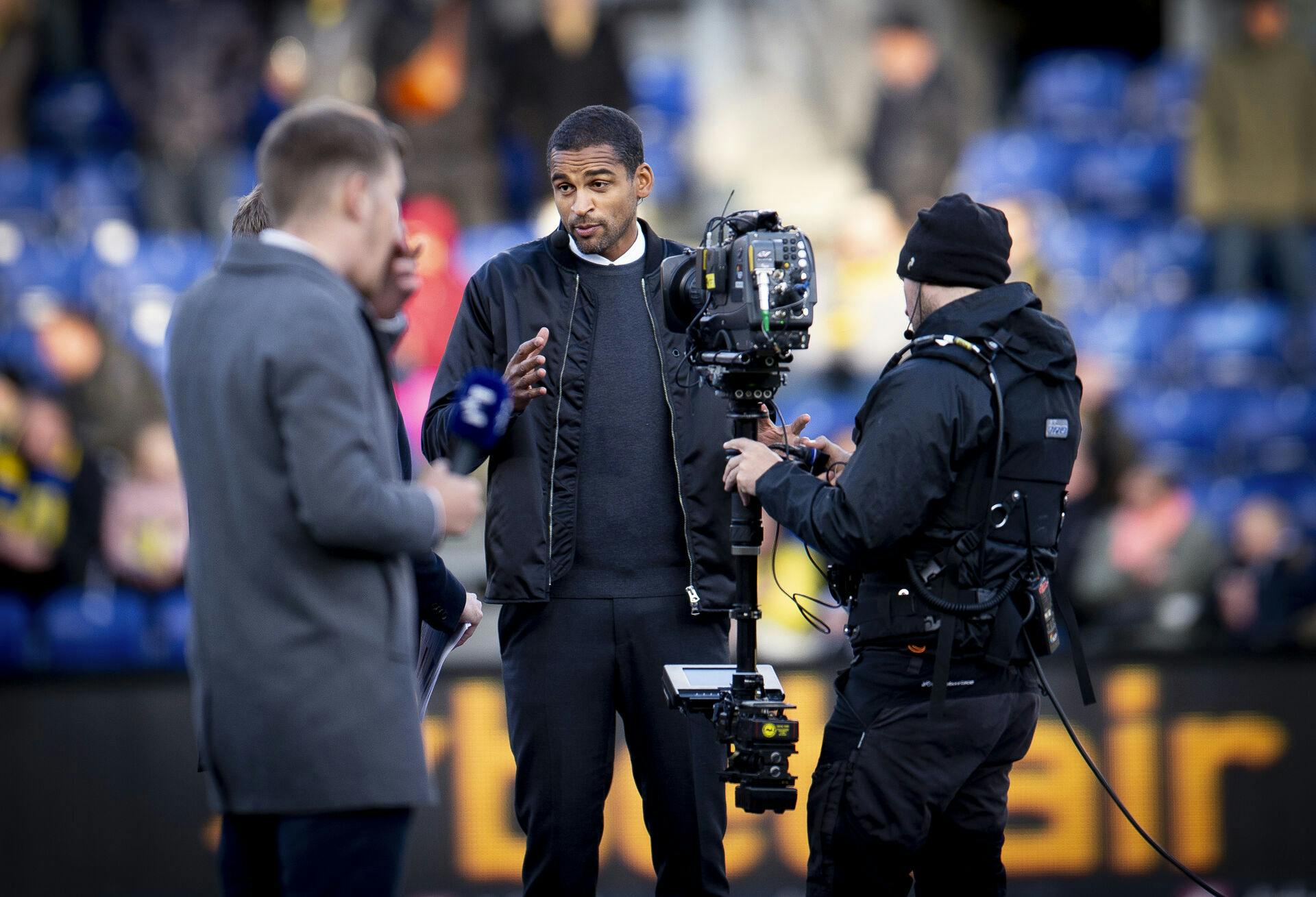 Forhenværende fodboldspiller, nu ekspert , på arbejde Mikkel Bischoff ved superligakampen mellem Brøndby-Randers FC på Brøndby Stadion, søndag den 27 oktober 2019.