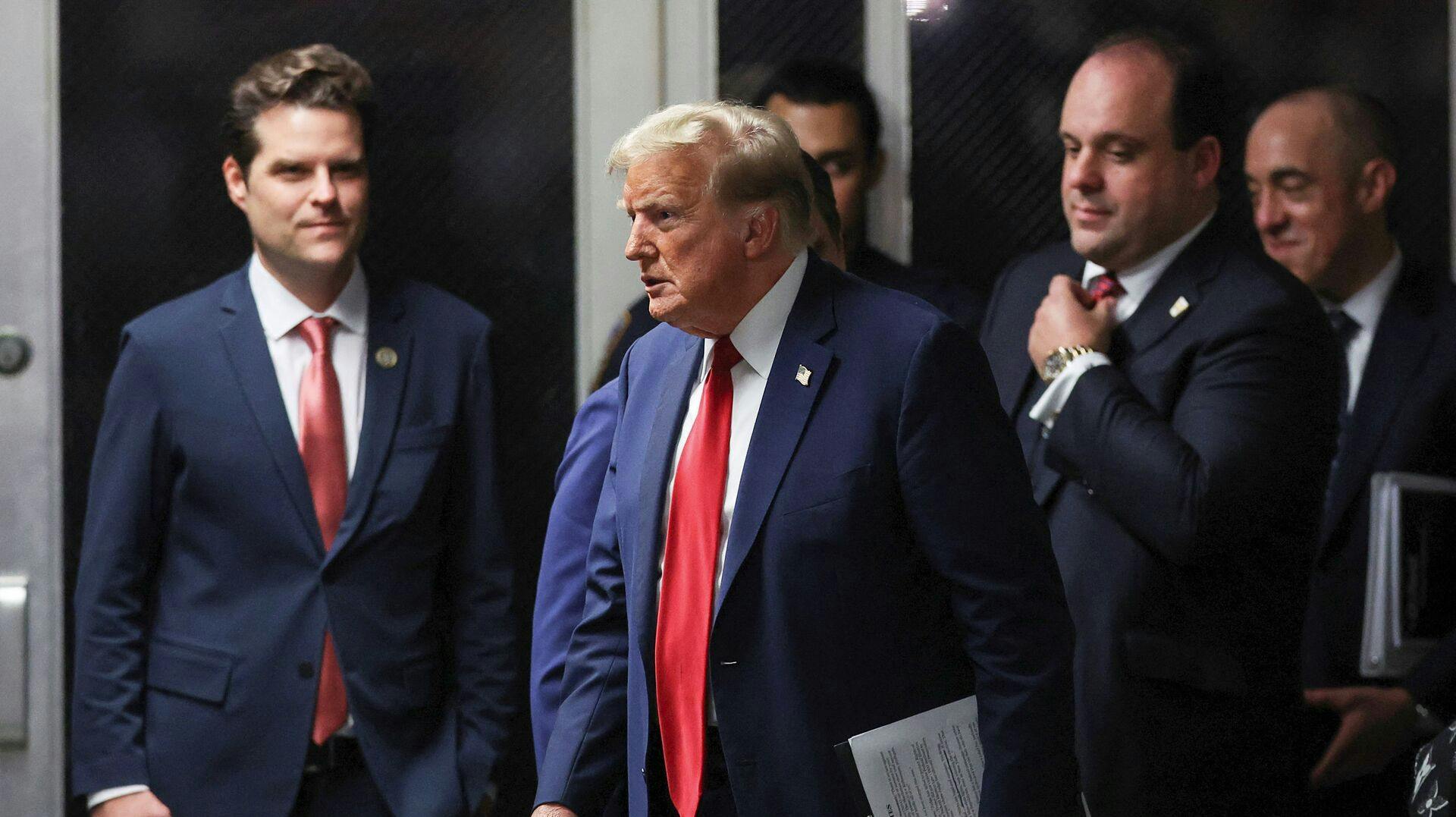 Matt Gaetz (t.v.) har været en tro Trump-støtte. Men kærligheden går ikke helt den anden vej, nu hvor toppolitikeren er kommet i problemer med sit noget udsvingende privatliv. Det er ellers noget, som også Donald Trump har ry for.