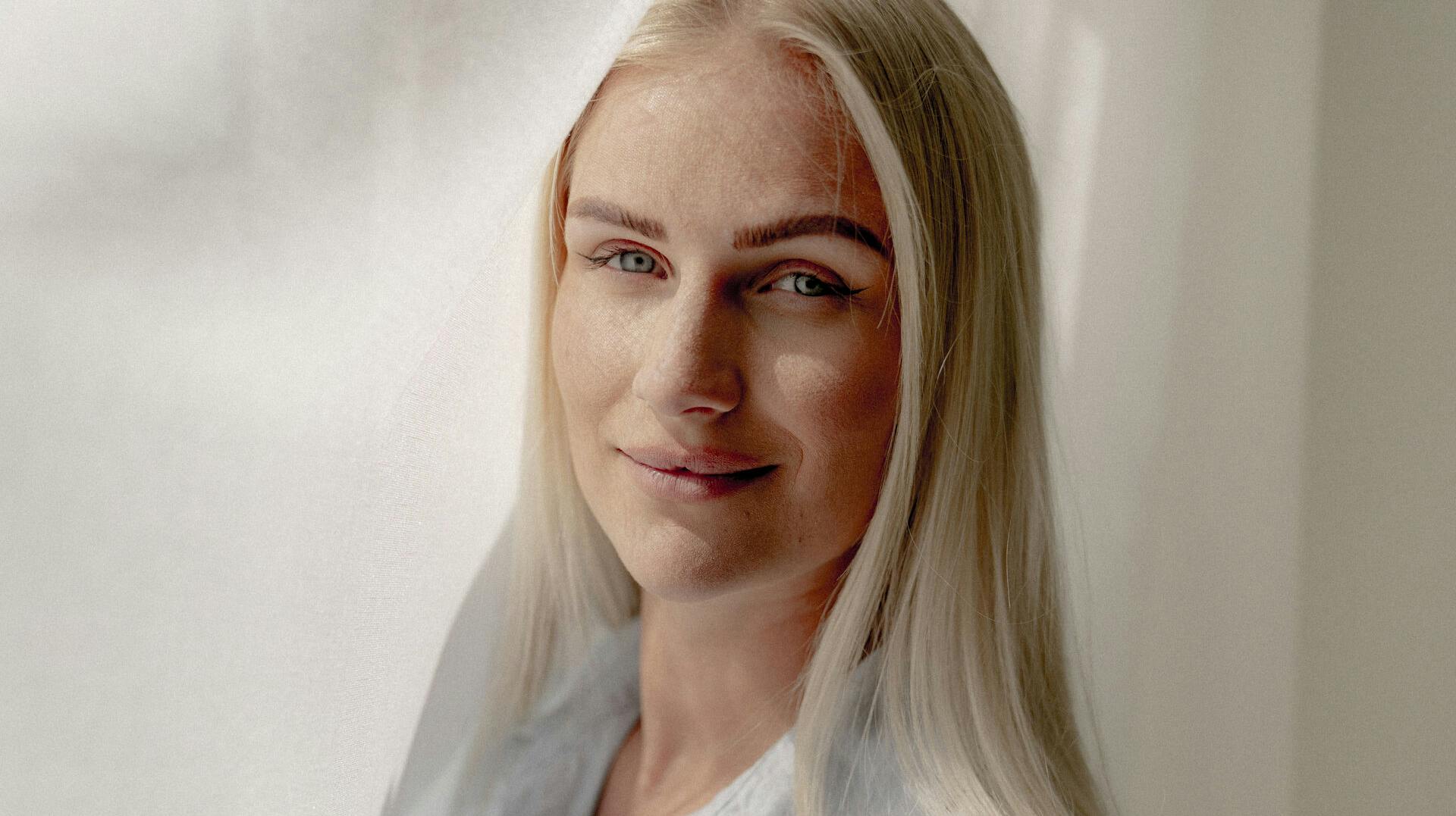 Frederikke Lykke er blevet forlovet.
