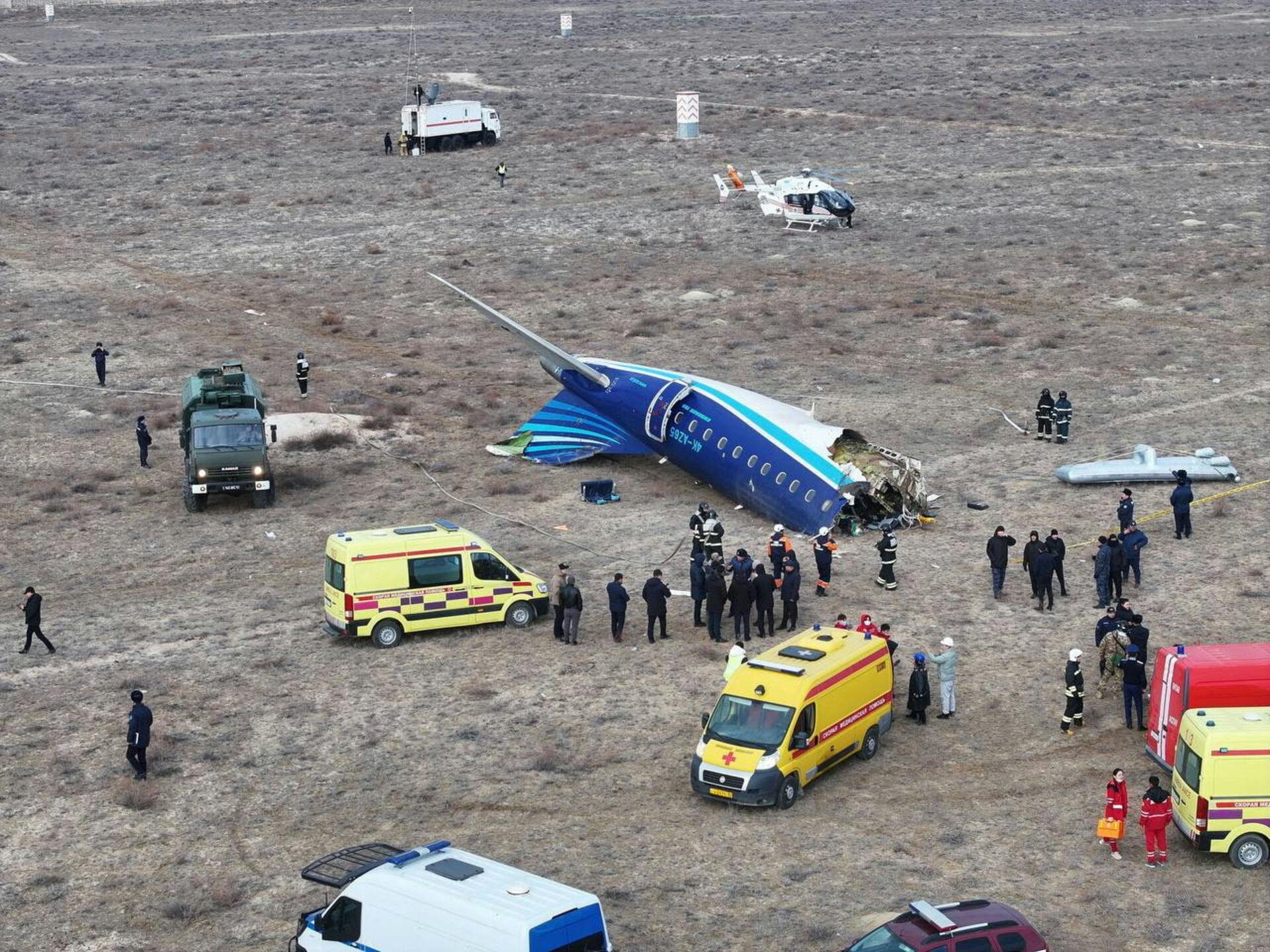 Her ligger den bagerste del af flyet. Det meste blev knust og gik omgående op i flammer.