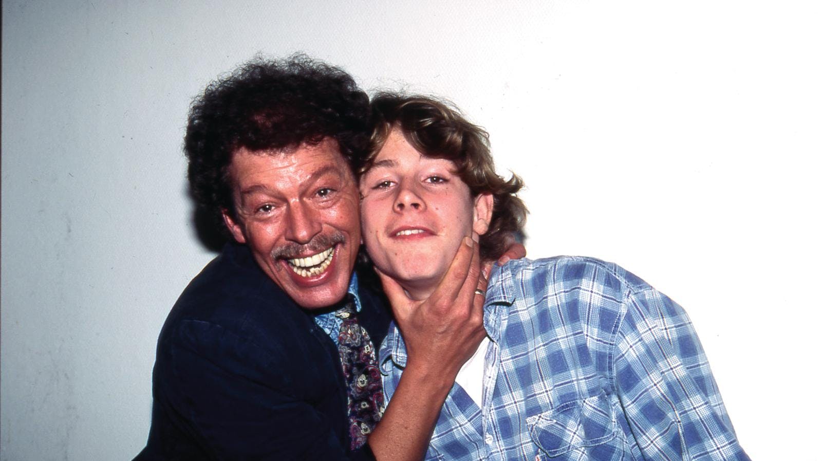 Tommy Seebach døde i 2003 blot 53 år gammel. Men hans søn Rasmus mindes ham - både gennem sin musik og de minder, han nu deler med hele Danmark.
