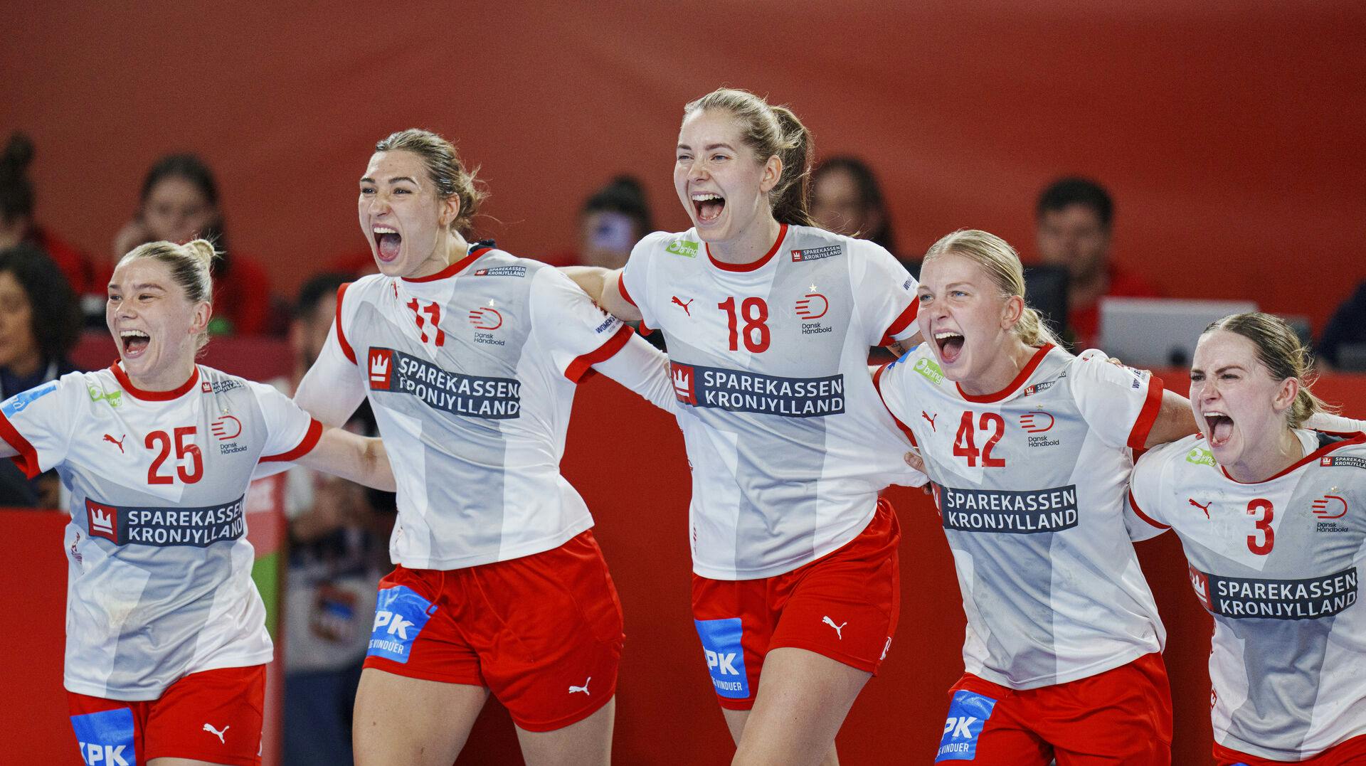 Mette Tranborg (i midten) og Kaja Kamp (yderst til højre) er begge fortid i Team Esjberg efter denne sæson. 