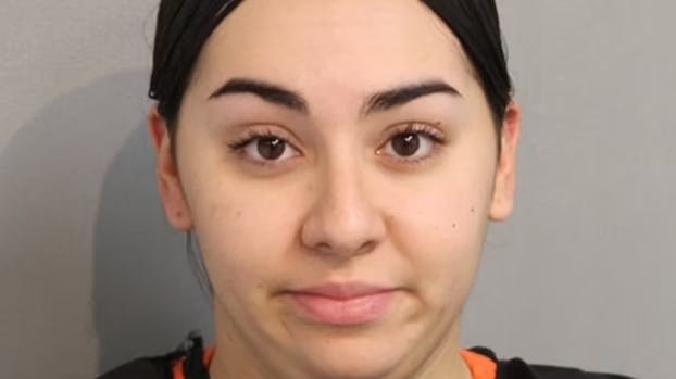 Brianna Alvelo blev angiveligt så sur over, at hun kun fik 15 kroner i drikkepenge for at levere en pizza, at hun valgte at stikke kunden - en gravid kvinde - 14 gange med en kniv.