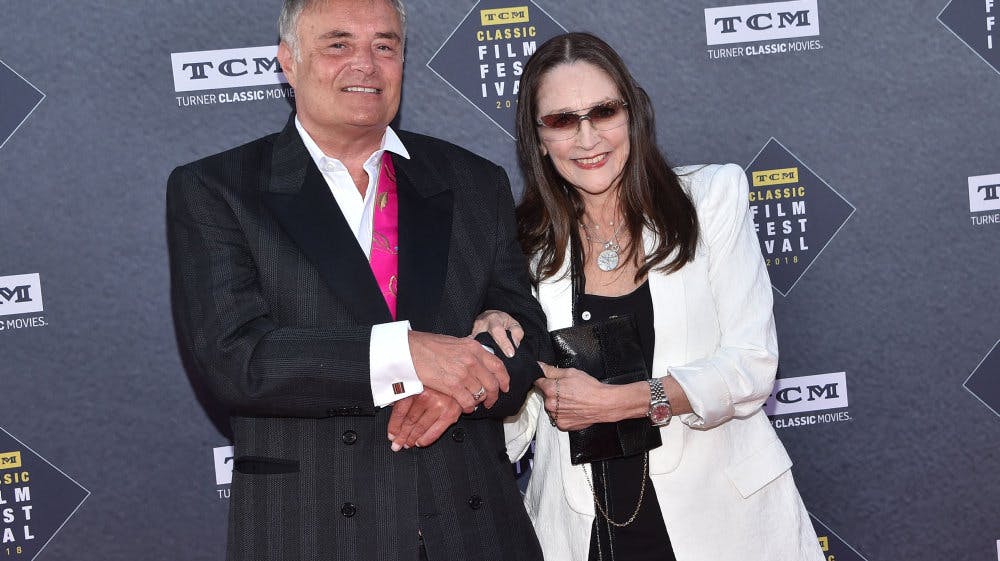 Skuespiller Olivia Hussey, der spillede Julie i "Romeo og Julie" fra 1968, døde fredag. Her ses hun i 2018 på den røde løber sammen med sin medskuespiller Leonard Whiting, der spillede rollen som Romeo. (Arkivfoto). - Foto: Chris Delmas/Ritzau Scanpix