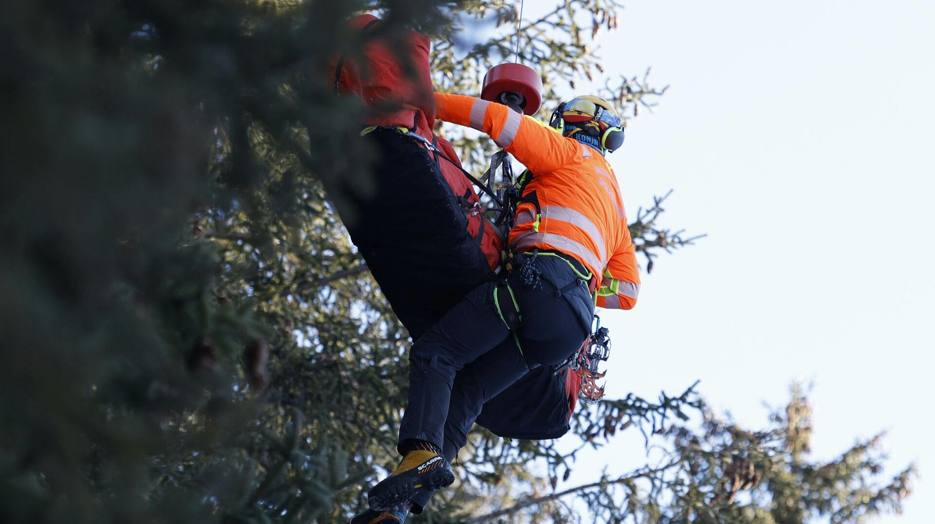 Franske Cyprien Sarrazin var så alvorligt skadet, at han måtte hentes af en helikopter.