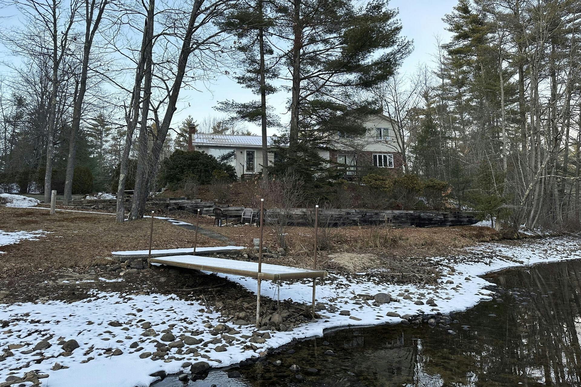 En amerikansk familie på fire blev juledag fundet døde i deres hjem i Wakefield, New Hampshire