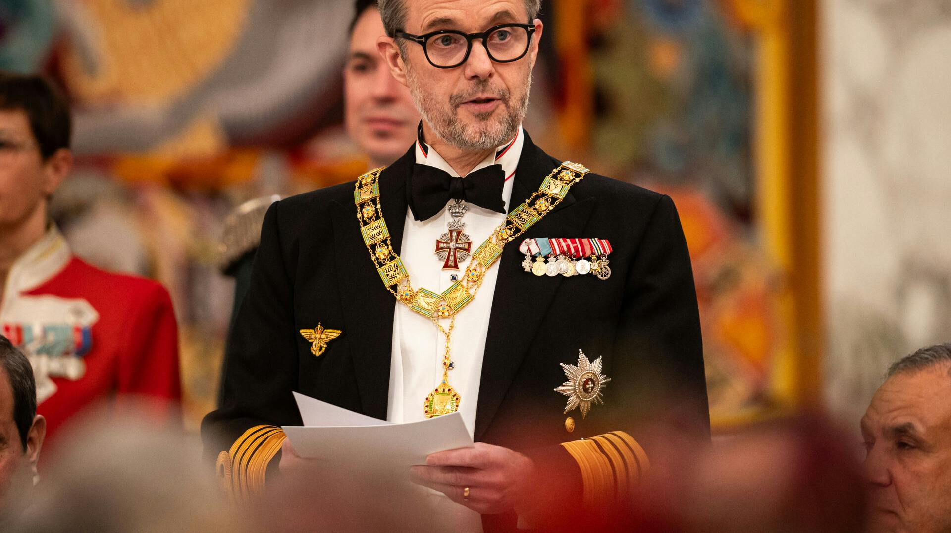 Kong Frederik til kongeparrets gallataffel for Egyptens præsident på Christiansborg Slot i København i starten af december.