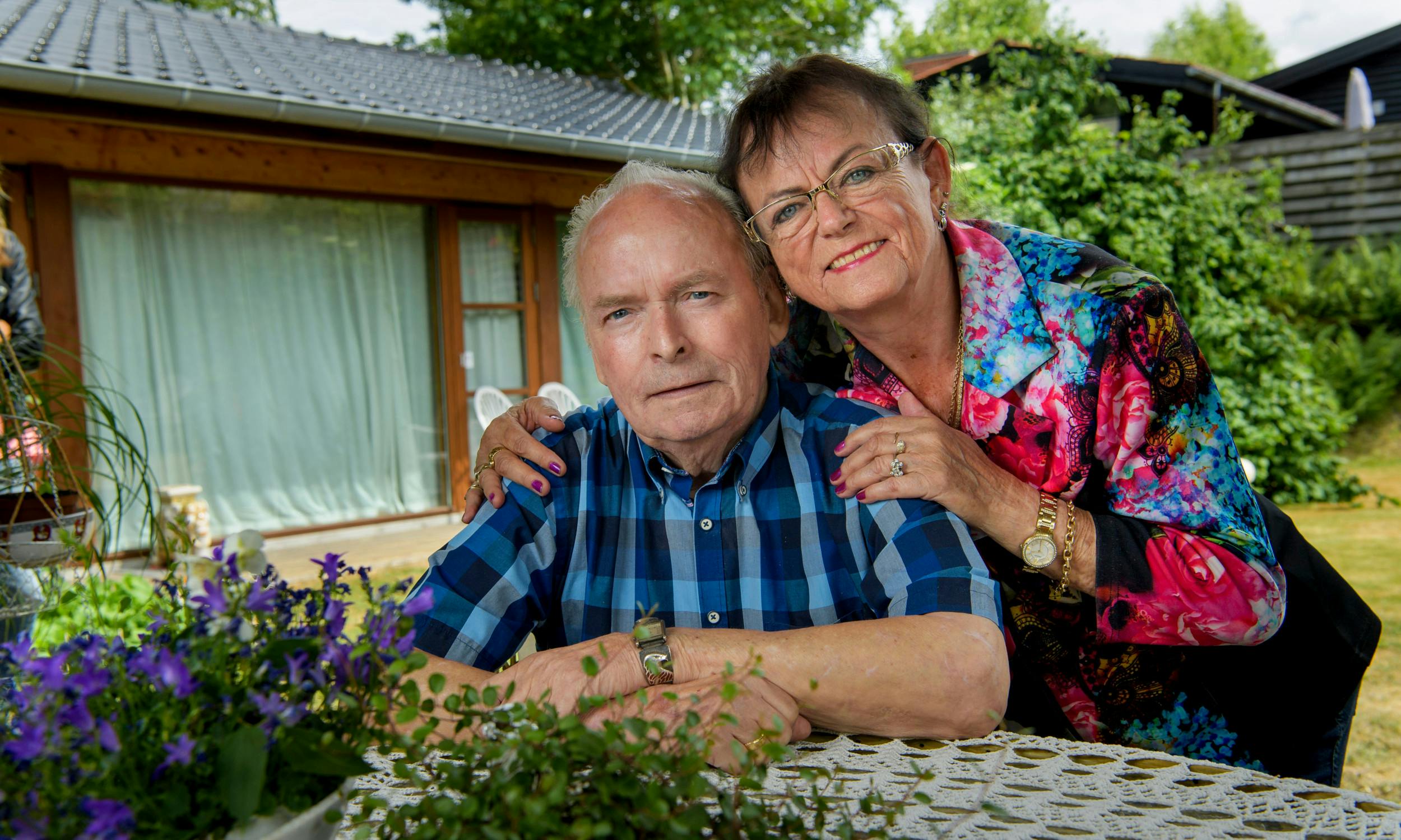 June Belli blev 75 år, men var kun 16, da hun faldt for den fem år ældre musiker.