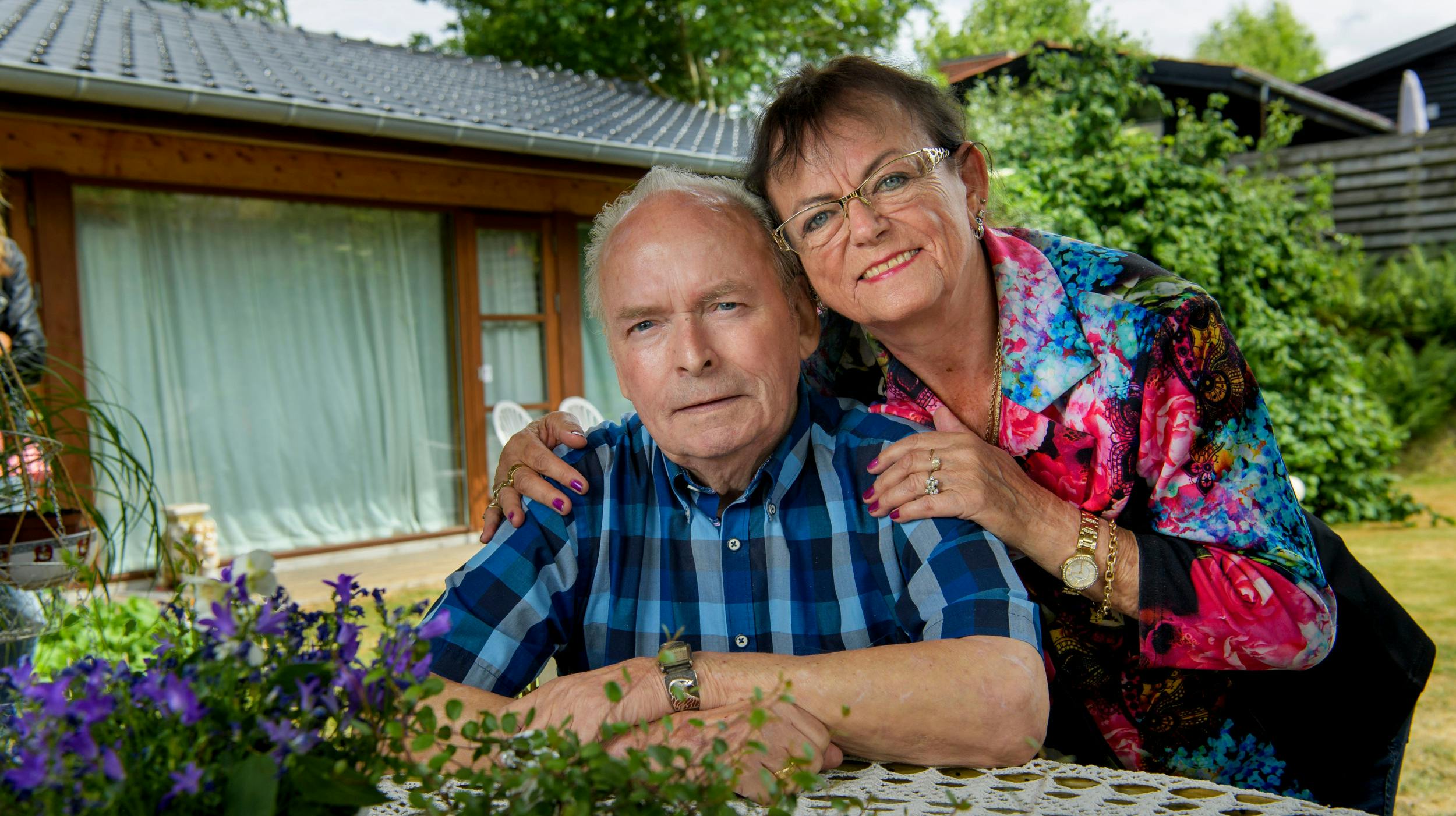 June Belli blev 75 år, men var kun 16, da hun faldt for den fem år ældre musiker.