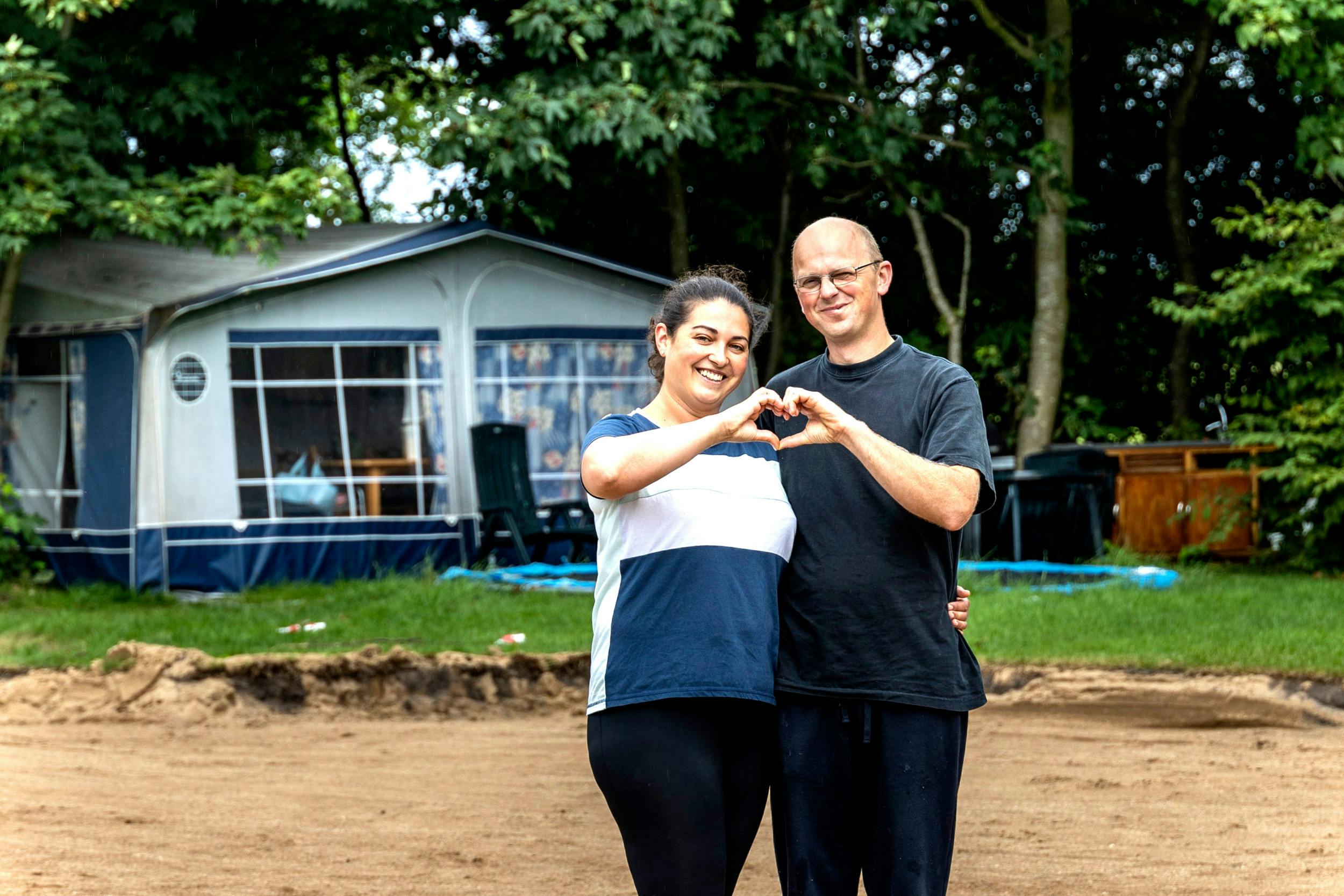 Det gamle stuehus i Vestjyske Bækmarksbro er blevet revet ned, og Svend gik i gang med at bygge nyt, da han stadig var sammen med Maryna: – Jeg har bygget et nyt hus ovenpå det gamle stuehus. Fuldstændig fra bunden af – så jeg vil mene, at det er nogle gode rammer, jeg kan tilbyde.