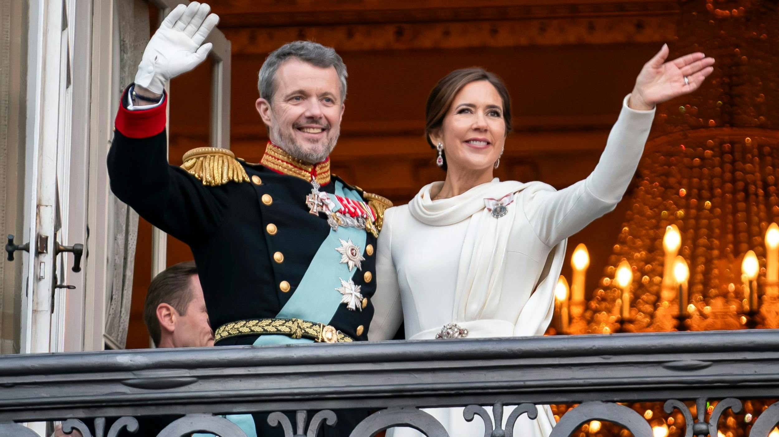 Siden tronskiftet 14. januar har parret været på to skiferier. Men det er helt efter bogen, hvis man spørger Frederik, som i sin bog ”Kongeord” proklamerede flere kongelige timeouts.
