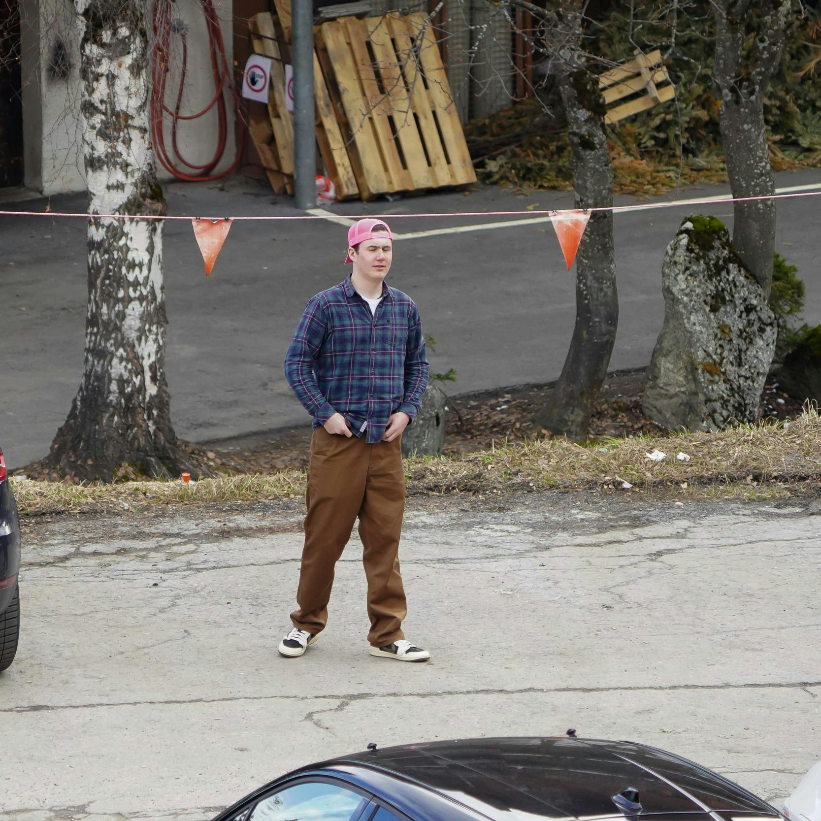 Kram foran kronprinsen. Kammeraterne fjollede kærligt, mens Christian så til.