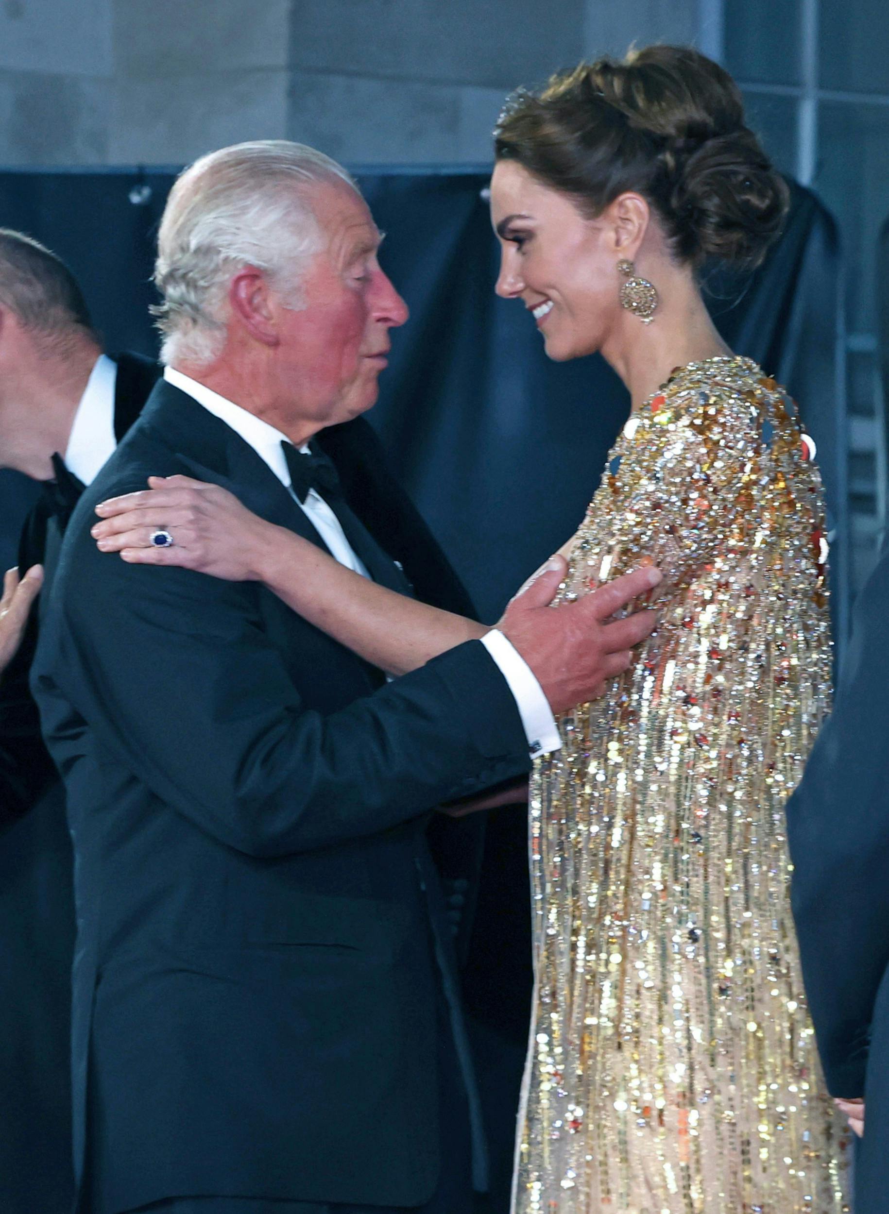 Kong Charles, 75, som selv kæmper med kræft, er stolt af sin svigerdatter, Kate, efter hun åbent fortalte om sin svære situation.