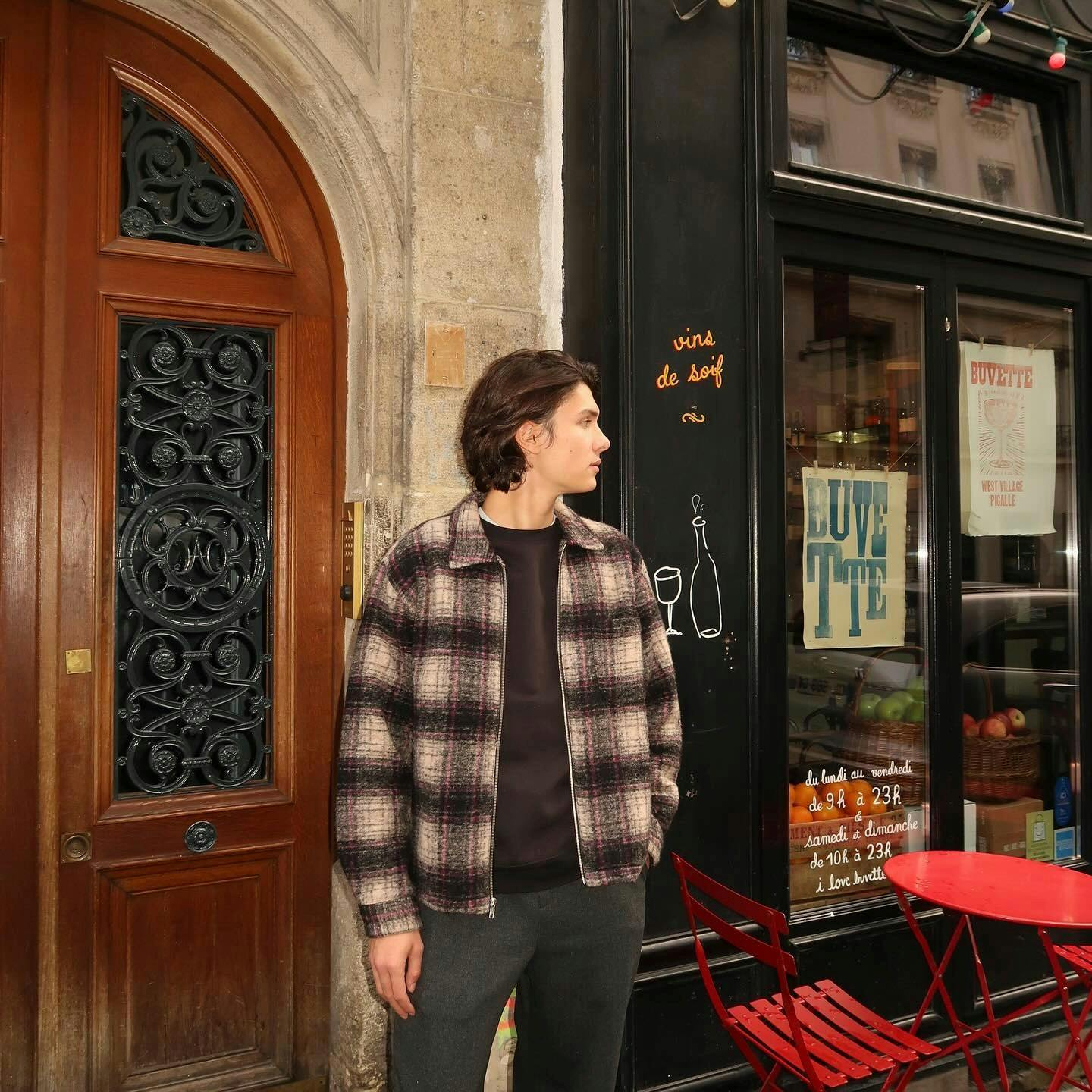 Bonjour, monsieur! Om nogen kender Nikolai Paris som sin egen moderigtige bukselomme – og modellen klæ’r fortsat favoritbyen.