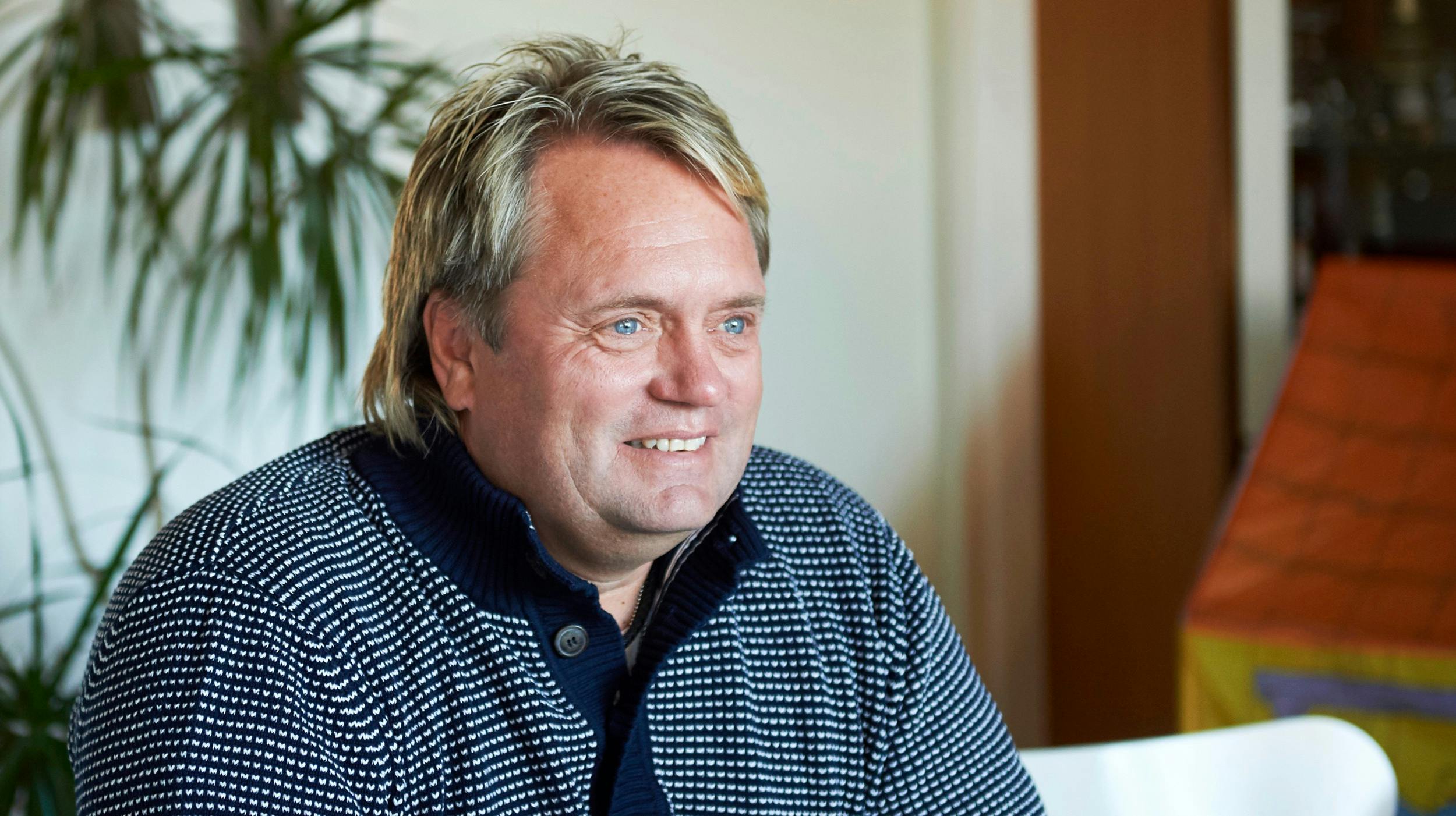 Før de tyrkiske læger reddede hans hårlinje, var Johnnys tindinger på voldsom retræte.