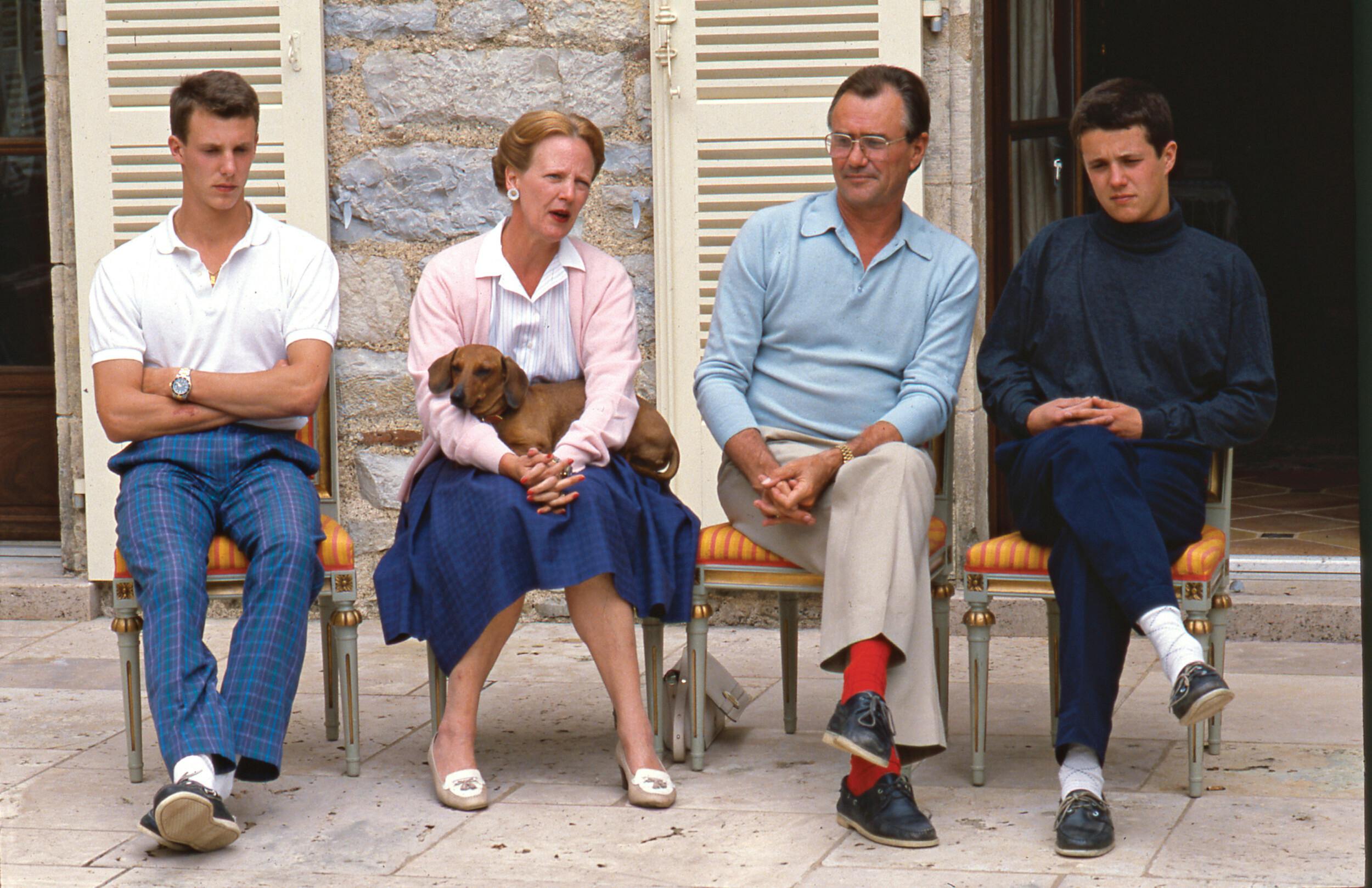 Efterfølgende blev brødrene kaldt til orden af mor Daisy og papa Henri.