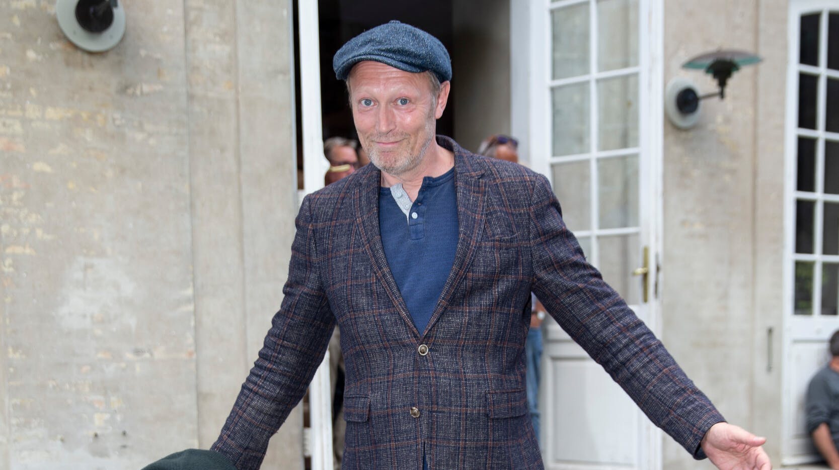 Mandag den 6. maj fylder Lars Mikkelsen 60, og kan se tilbage på en imponerende filmkarriere i både ind- og udland.