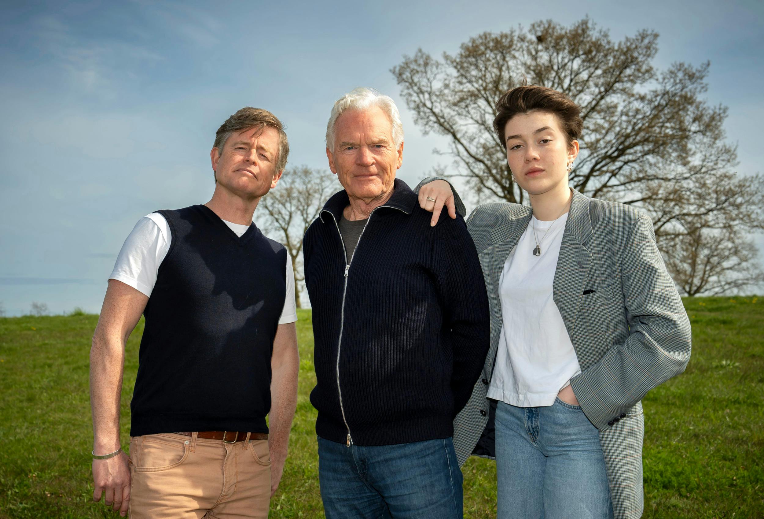 De tre skurke i sommervarmen er fiskehandleren Otto, spillet af Kurt Ravn, 76, plastikkirurgen Arne, spillet af Casper Phillipson, 53, og Ottos niece Astrid, spillet af Thit Aaberg, 23.