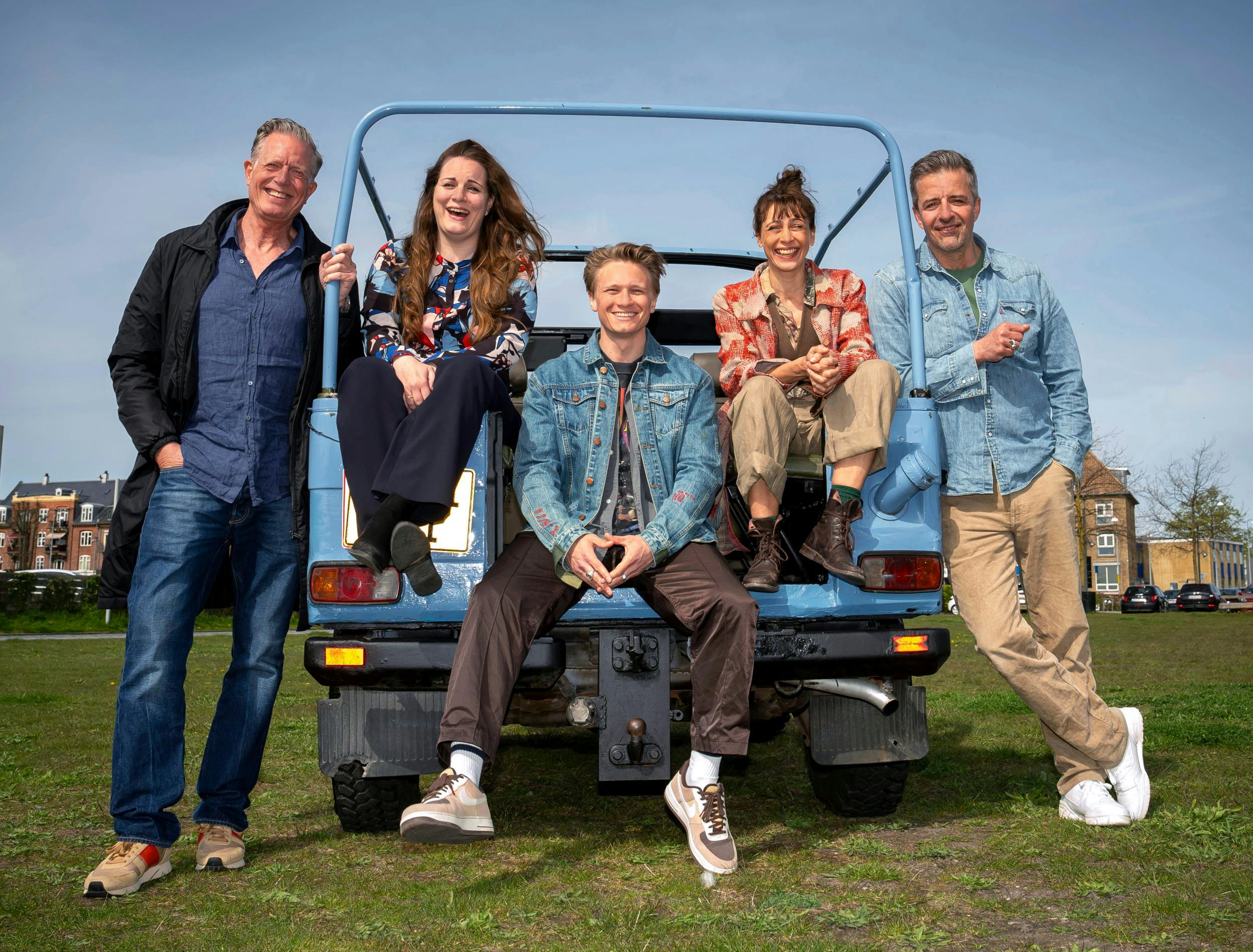 ”Sommerdahl” sæson 5 med Peter Mygind bag rattet i Jeep’en kan ses på TV 2 Play og Charlie fra søndag.