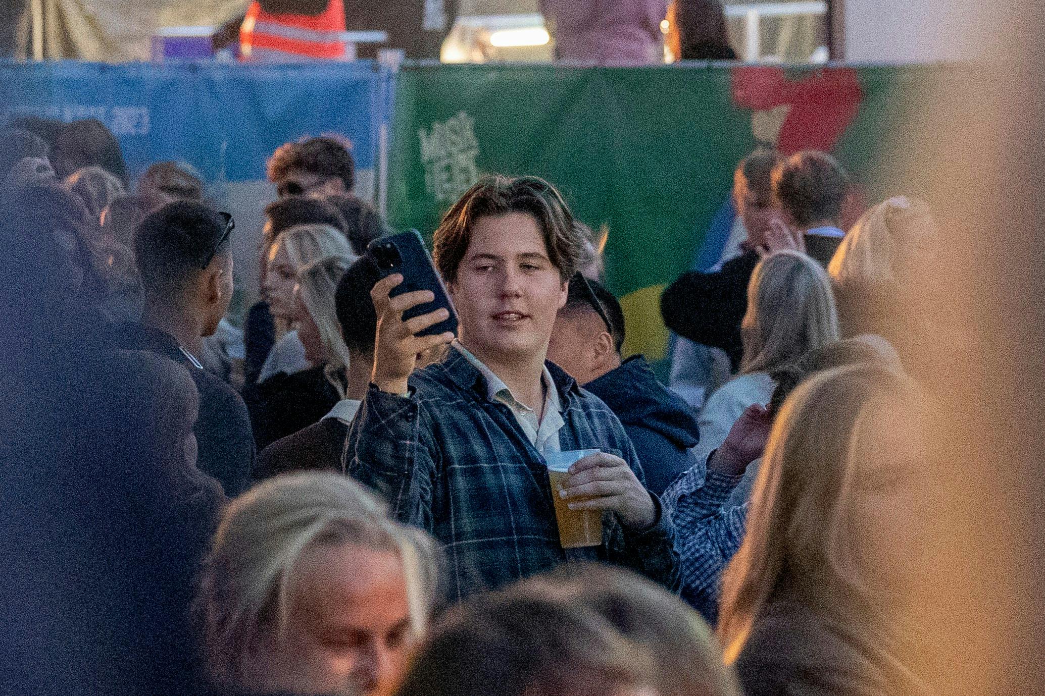 Sidste sommer fandt Christian også tid til at feste til Musik i Lejet sammen med sine venner – og mon ikke Tisvildeleje-festivalen og de kolde fadøl atter lokker i år?