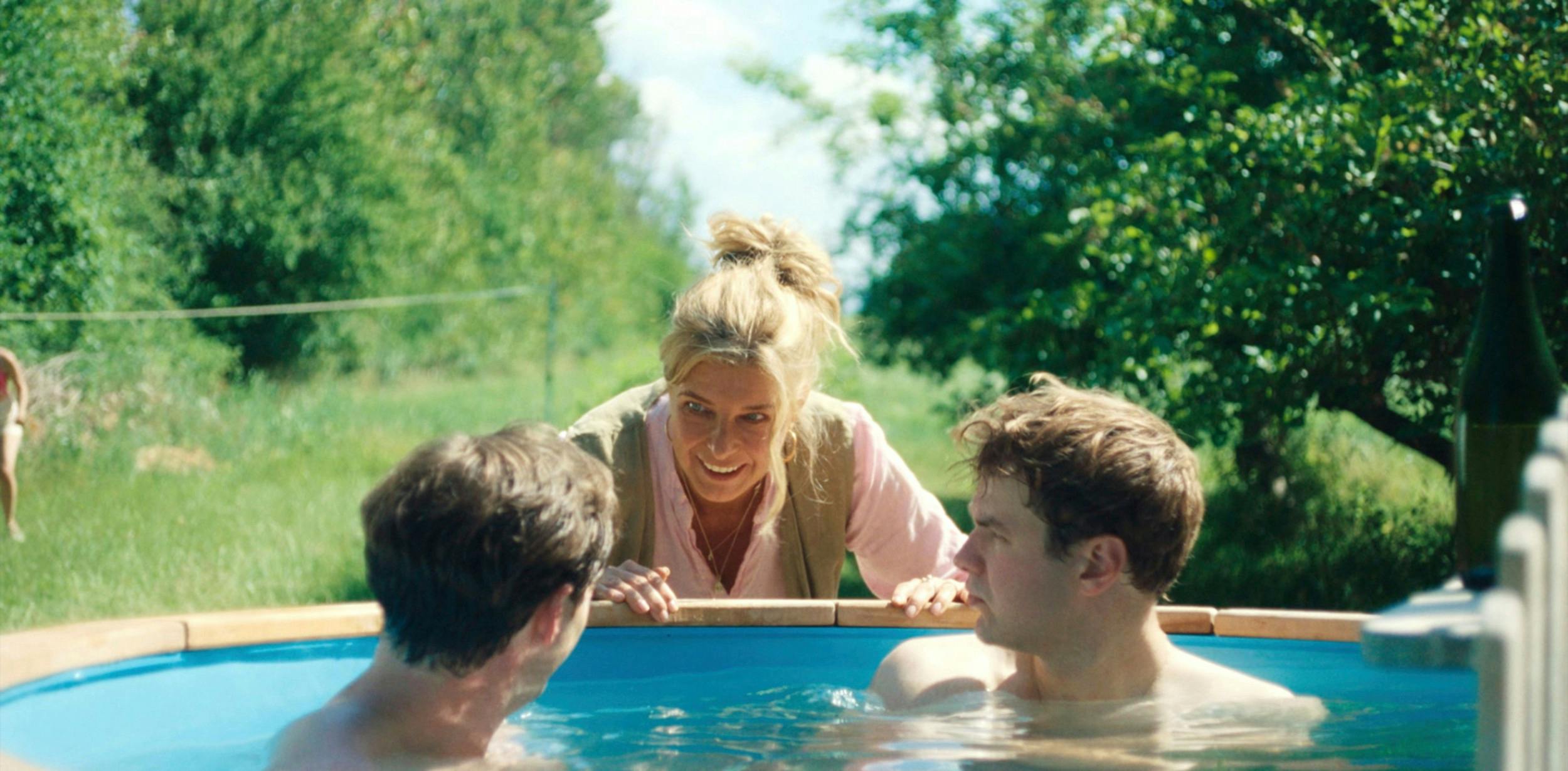 Serien ”Nama Stay” får premiere på DR 22. juni og kan allerede ses på DR’s streamingtjeneste 21. juni.