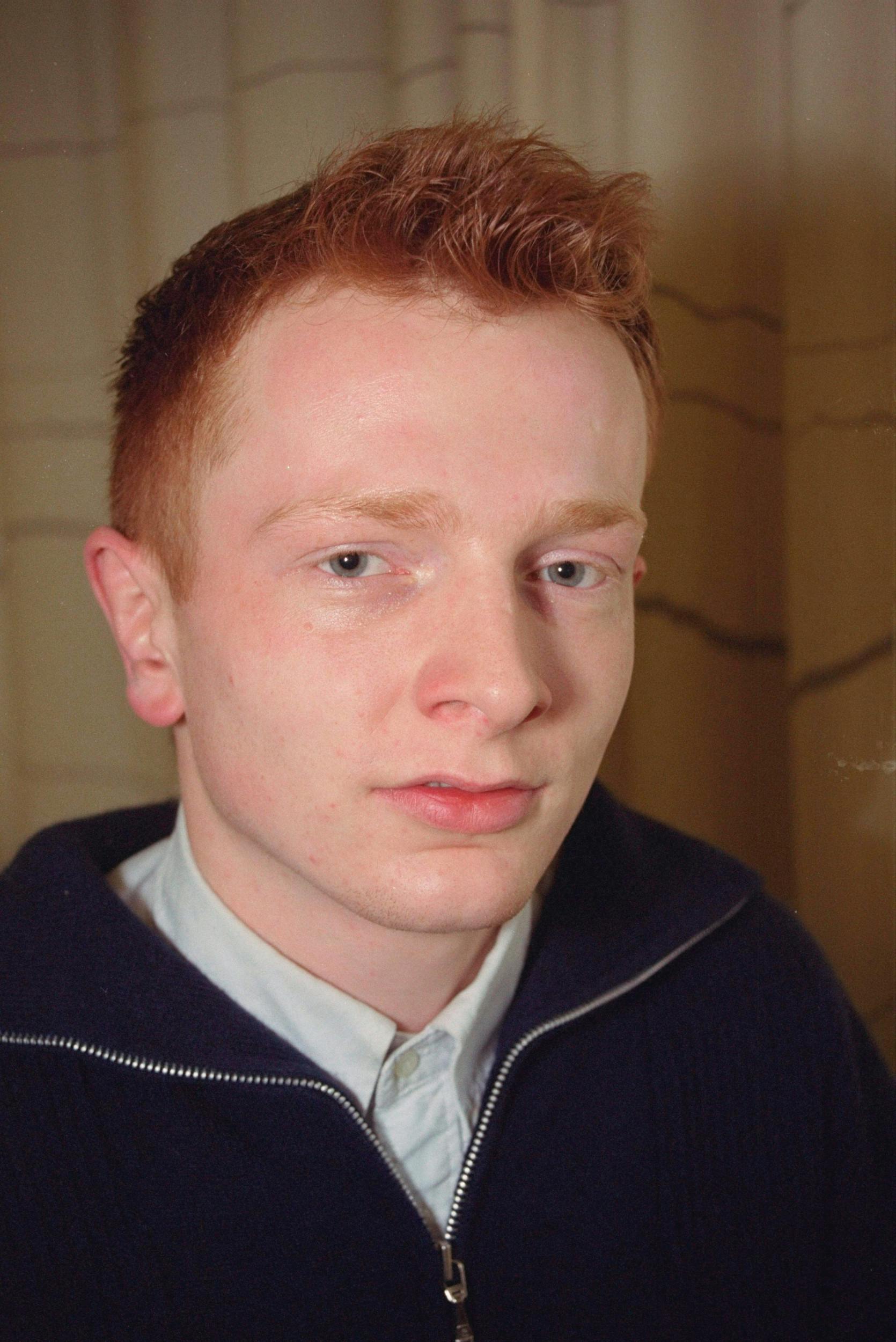 Han mor var journalist på Ekstra Bladet – og hans far var chefredaktør på Dagbladet Børsen. Men i skolegården blev Mads mobbet for sit røde hår.